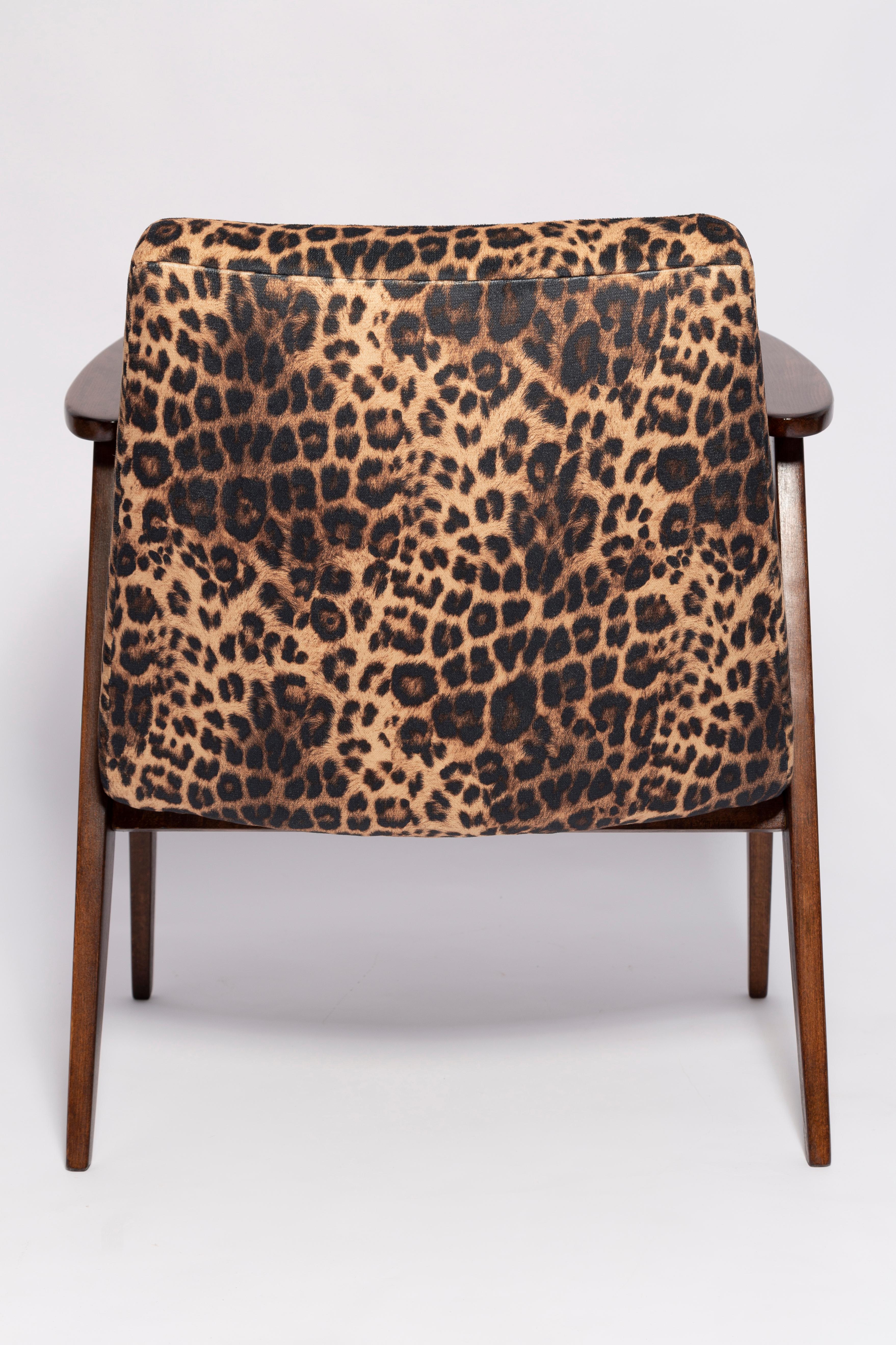 Mid Century 366 Armchair in Leopard Print Velvet, Jozef Chierowski, Europe 1960s For Sale 5
