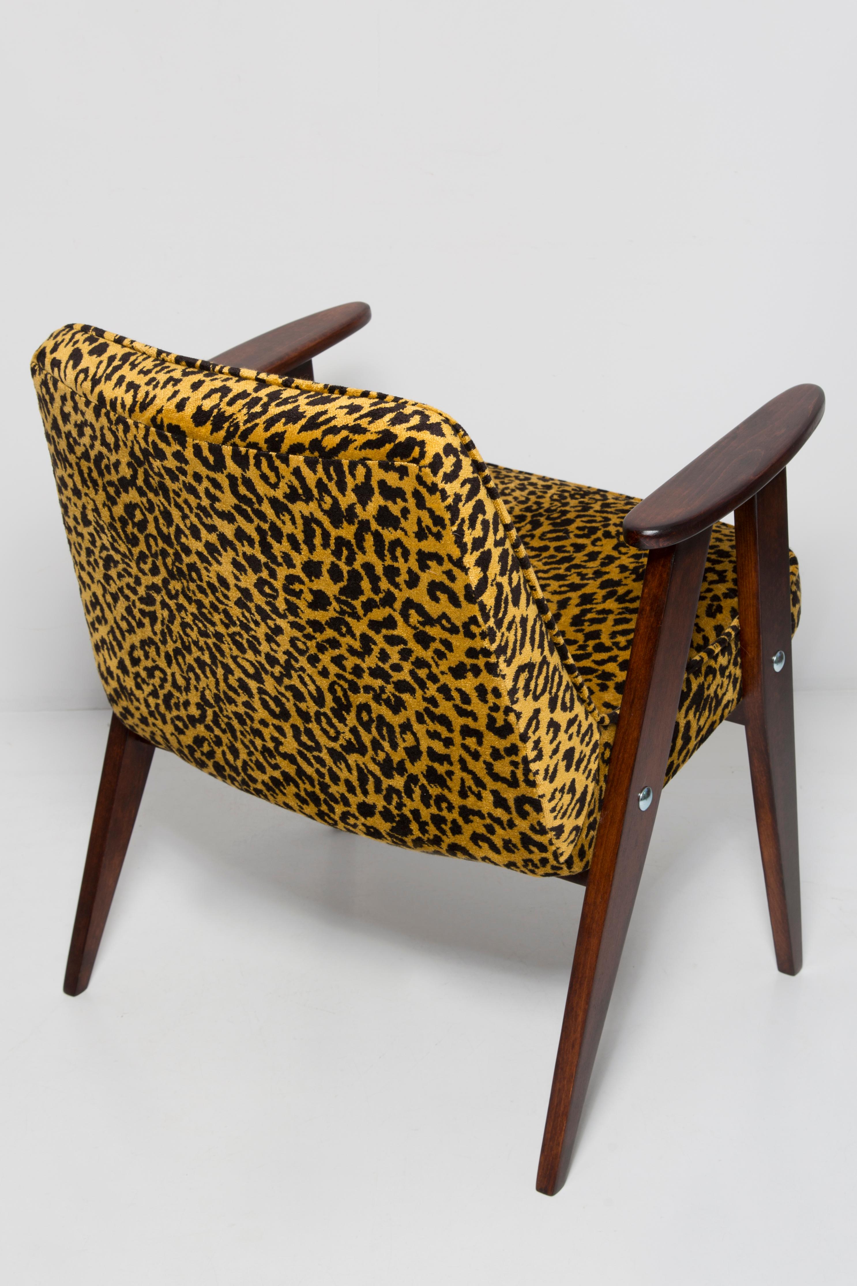 Mid-Century 366 Armchair in Leopard Velvet, Jozef Chierowski, Europe 1960s For Sale 3