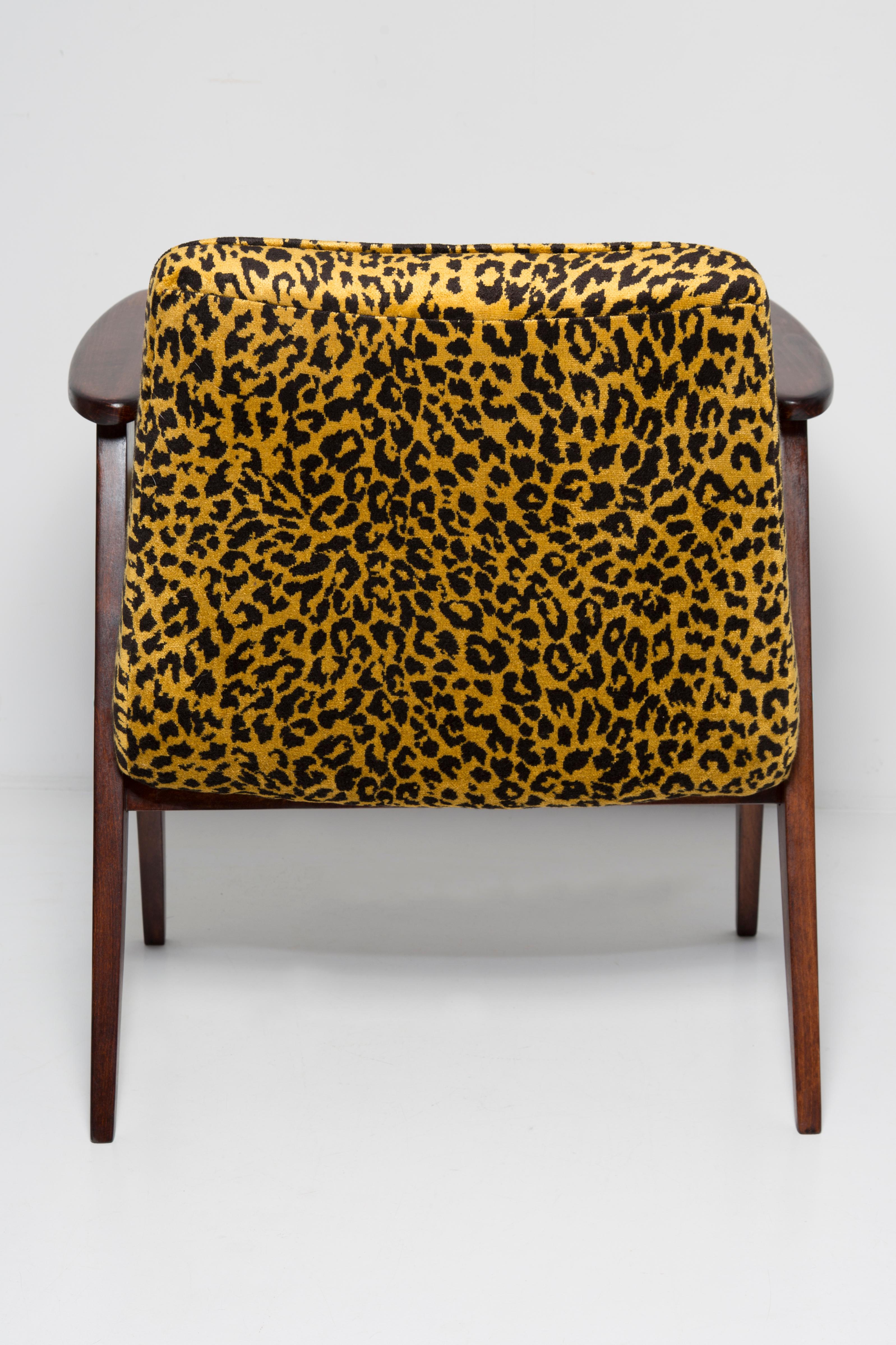 Mid-Century 366 Armchair in Leopard Velvet, Jozef Chierowski, Europe 1960s For Sale 4