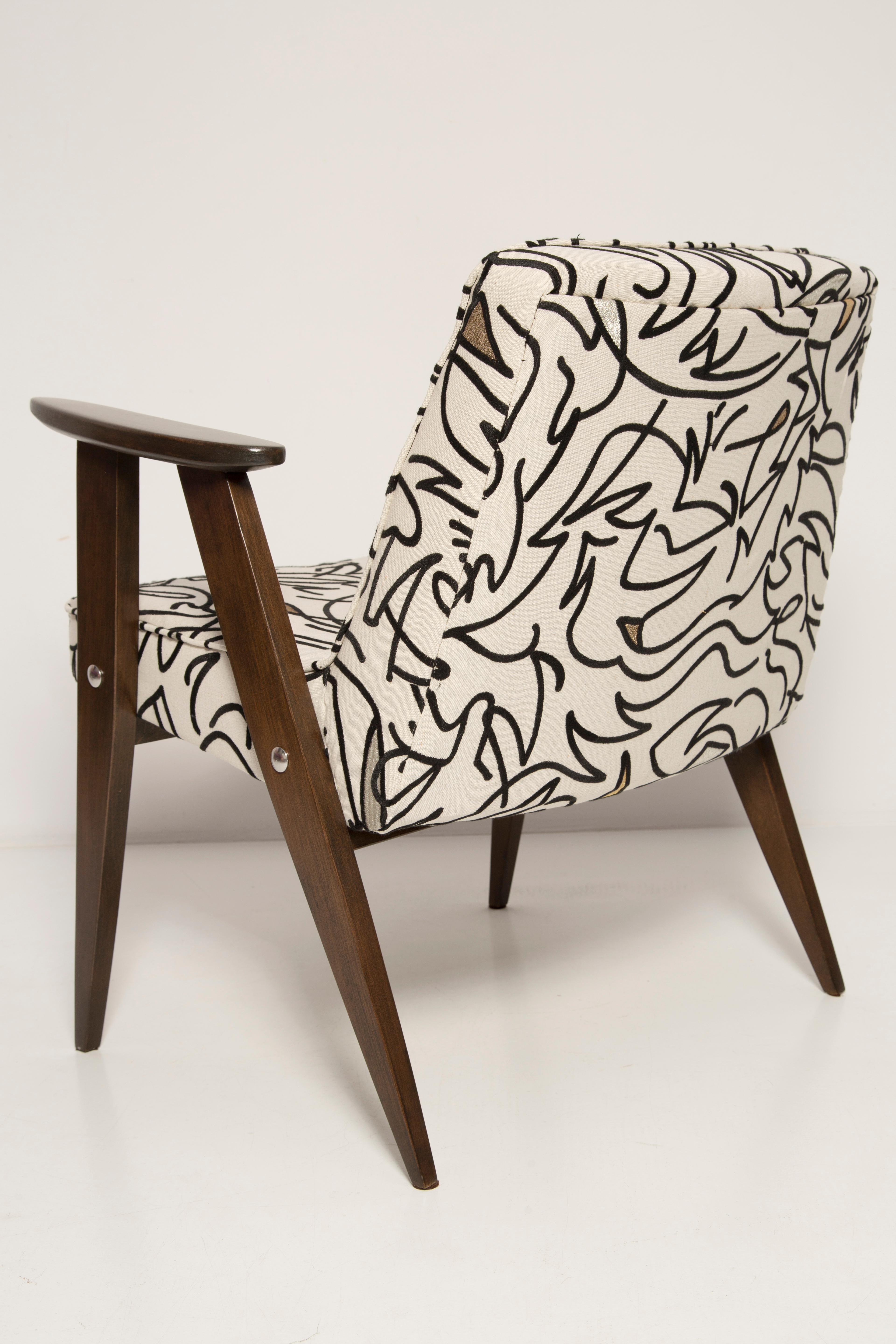 Mid Century 366 Armchair in Light Linen, by Jozef Chierowski, Poland, 1960s For Sale 4