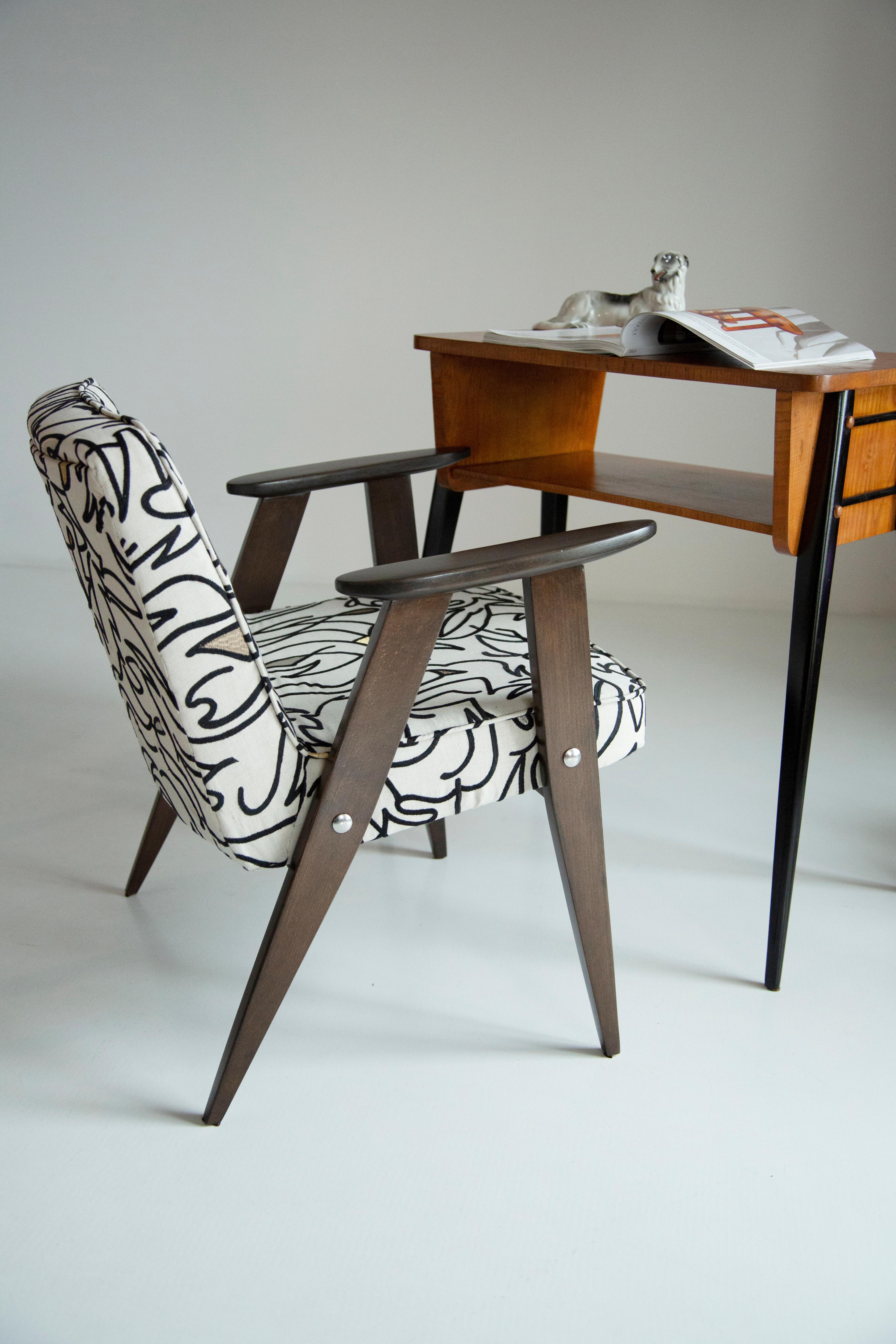 Polish Mid Century 366 Armchair in Light Linen, by Jozef Chierowski, Poland, 1960s For Sale