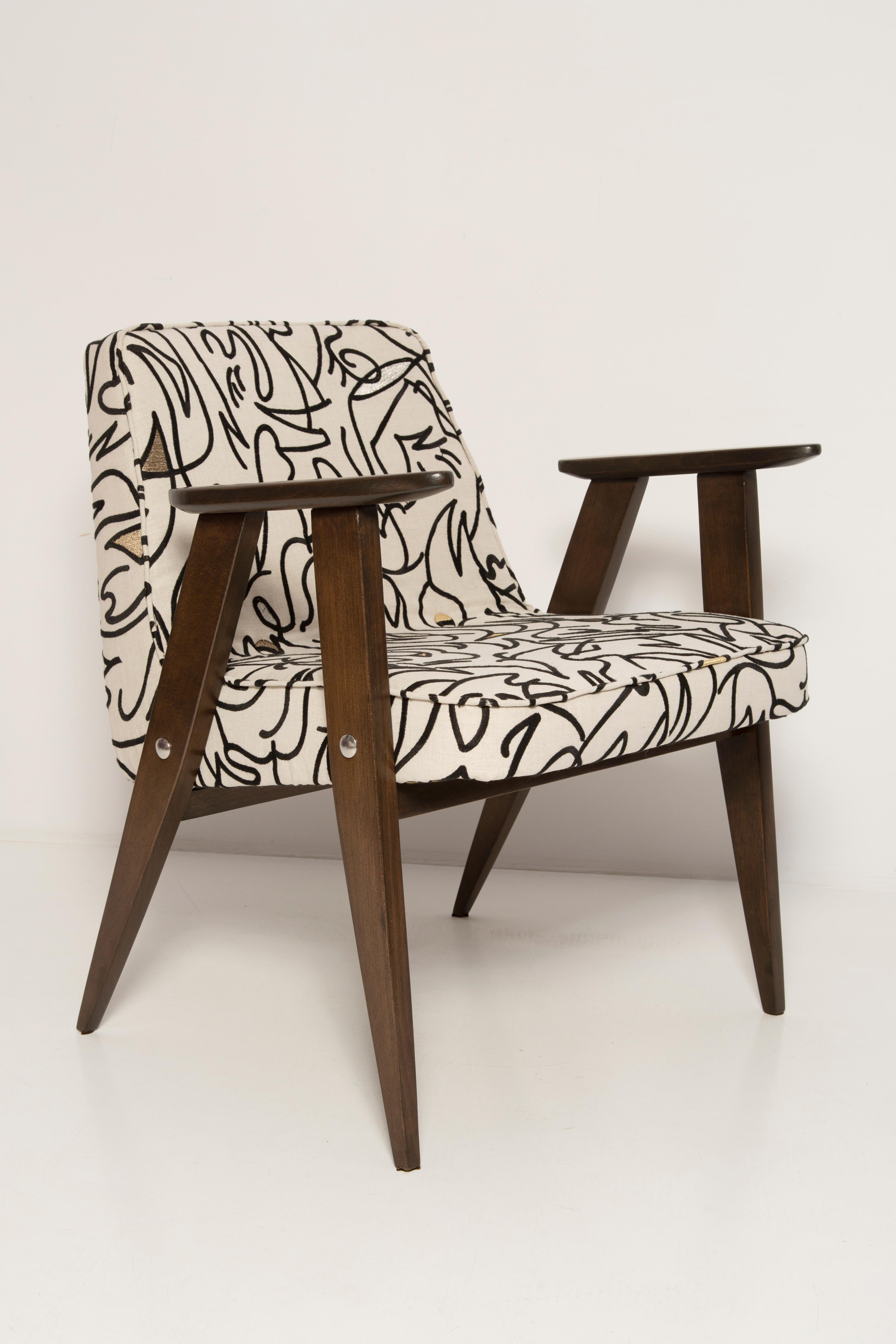Mid Century 366 Armchair in Light Linen, by Jozef Chierowski, Poland, 1960s In Excellent Condition For Sale In 05-080 Hornowek, PL