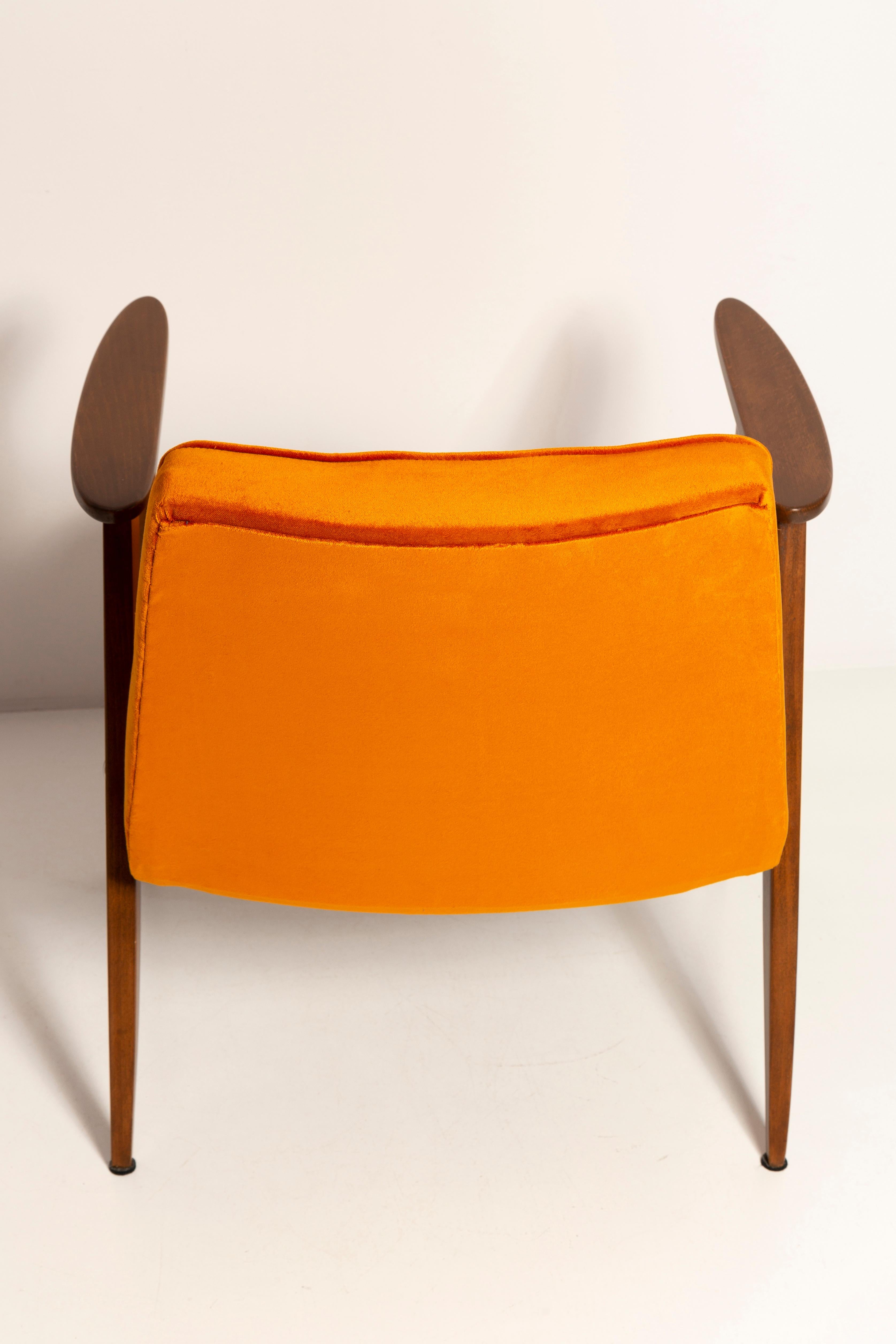 Mid-Century 366 Armchair in Orange Velvet, by Jozef Chierowski, Europe 1960s For Sale 1
