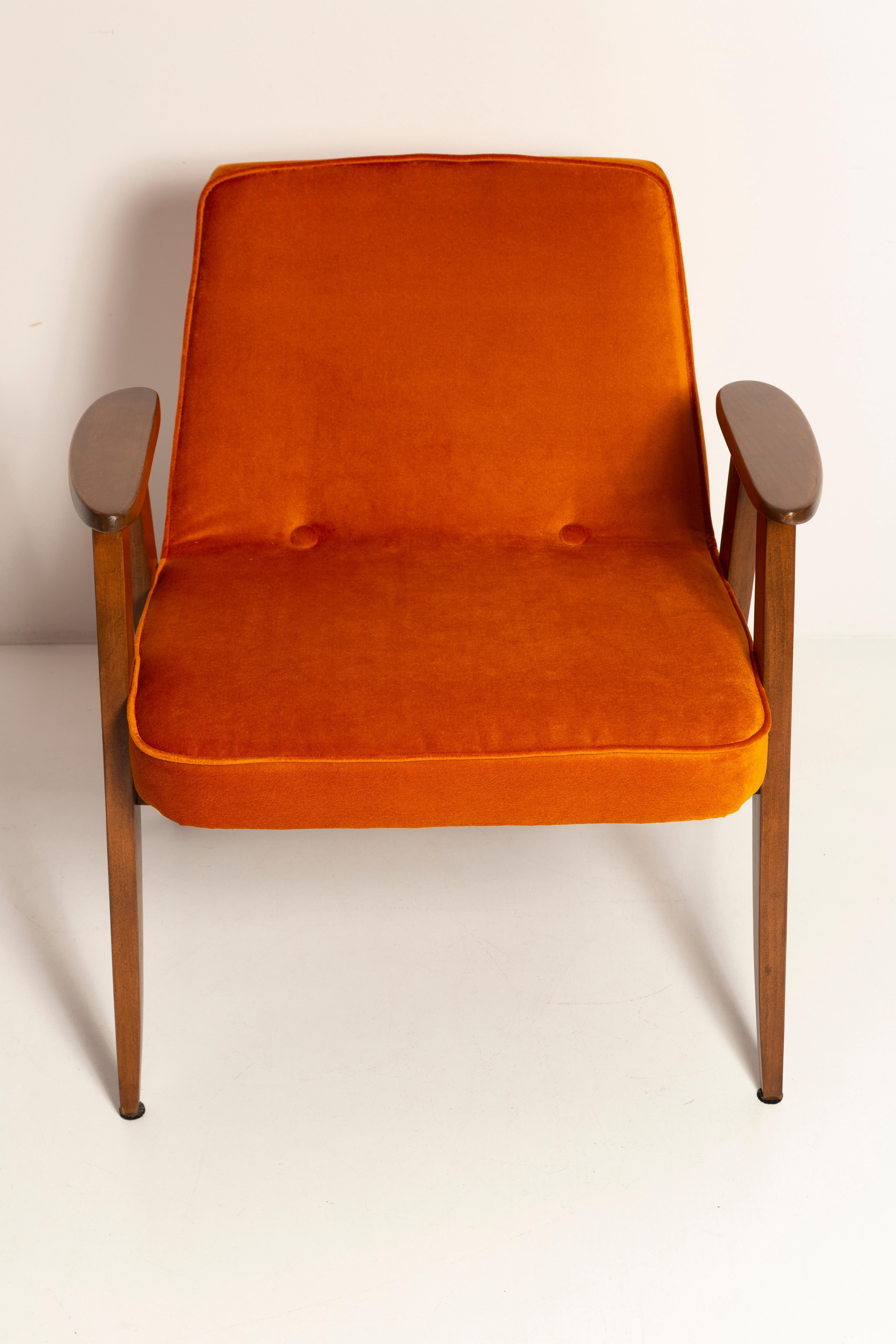 Mid-Century 366 Armchair in Orange Velvet, by Jozef Chierowski, Europe 1960s For Sale 2