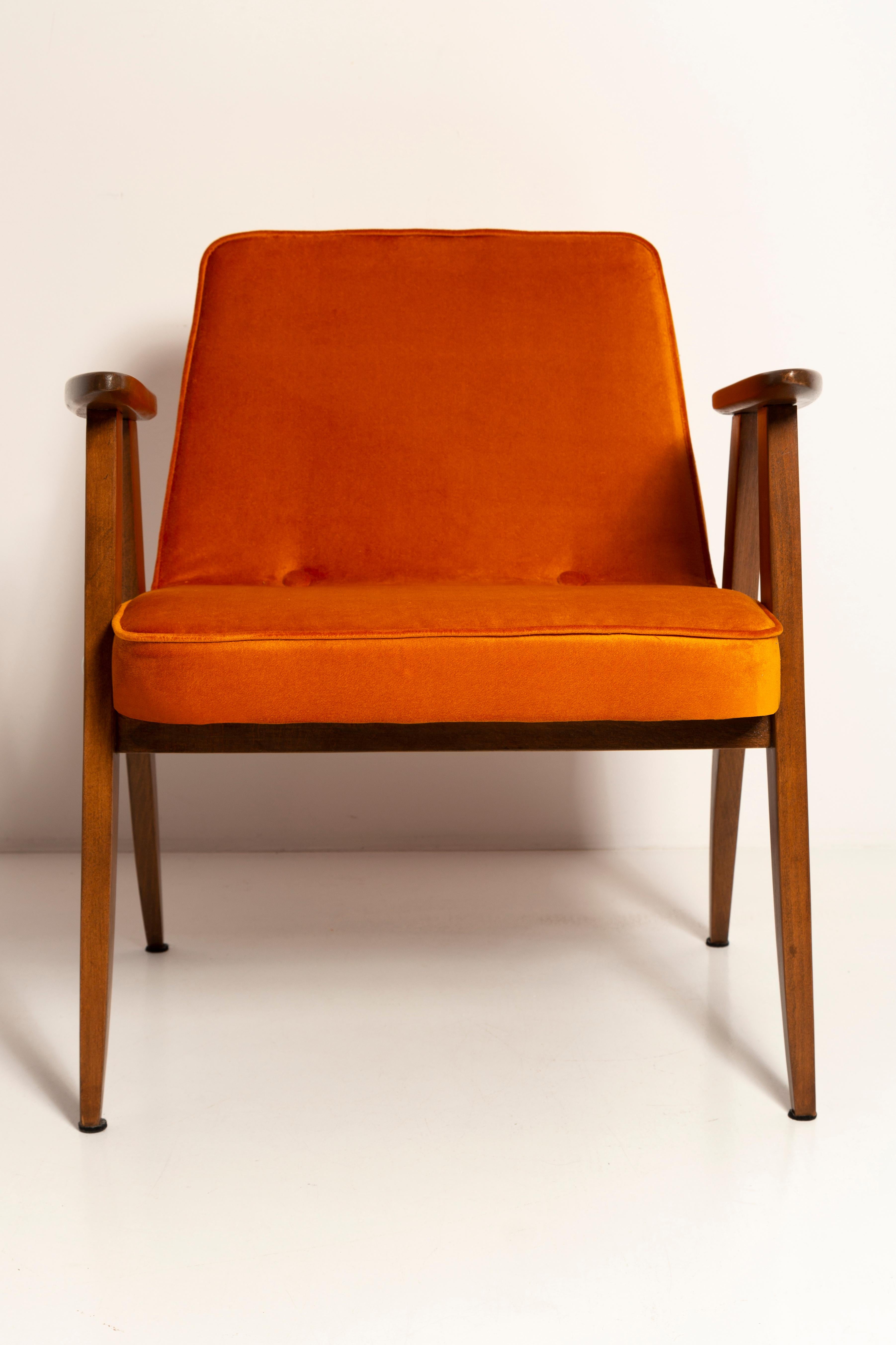 Mid-Century 366 Armchair in Orange Velvet, by Jozef Chierowski, Europe 1960s For Sale 3