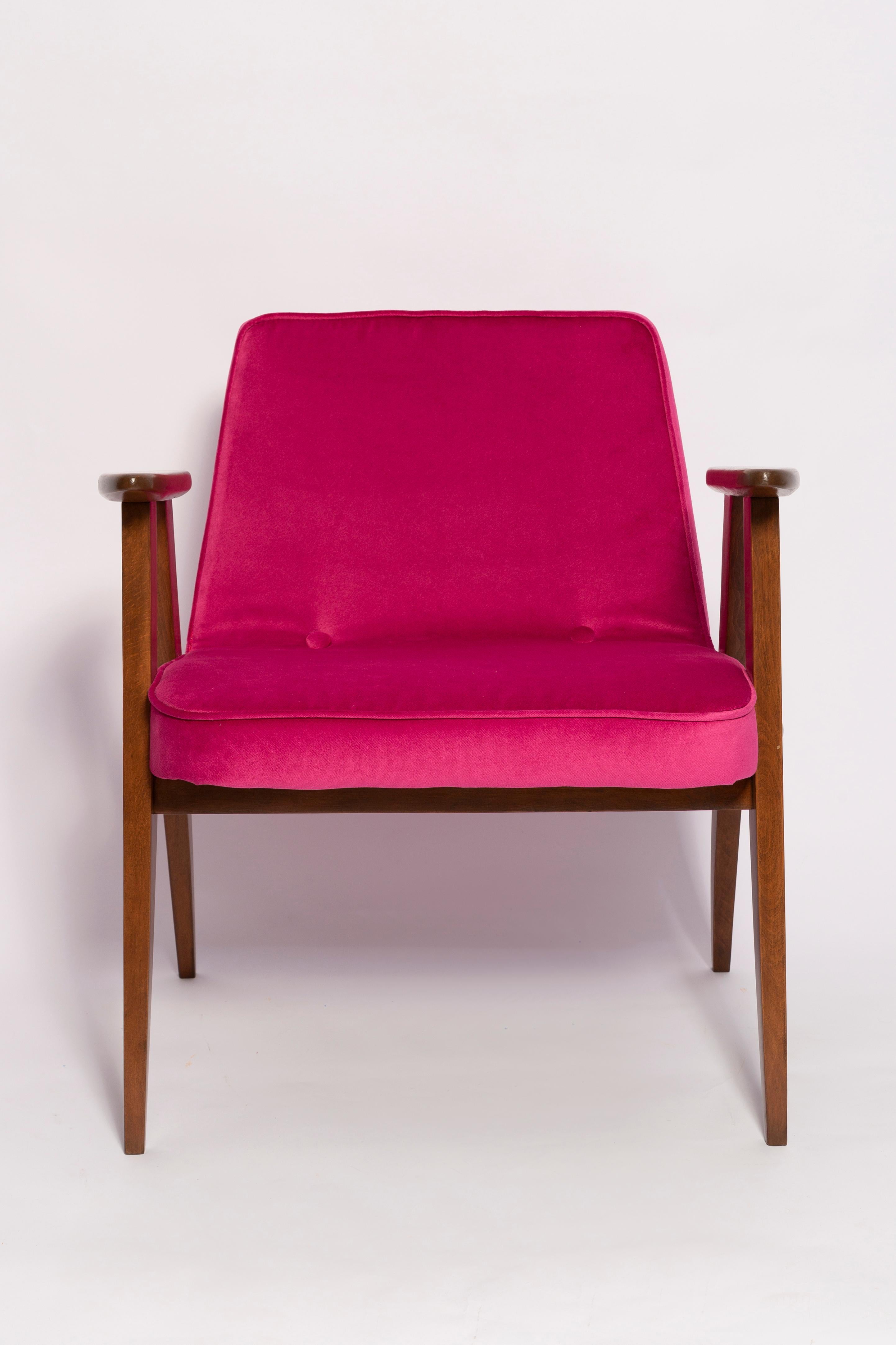 Mid-Century 366 Armchair in Pink Velvet, by Jozef Chierowski, Europe 1960s For Sale 1