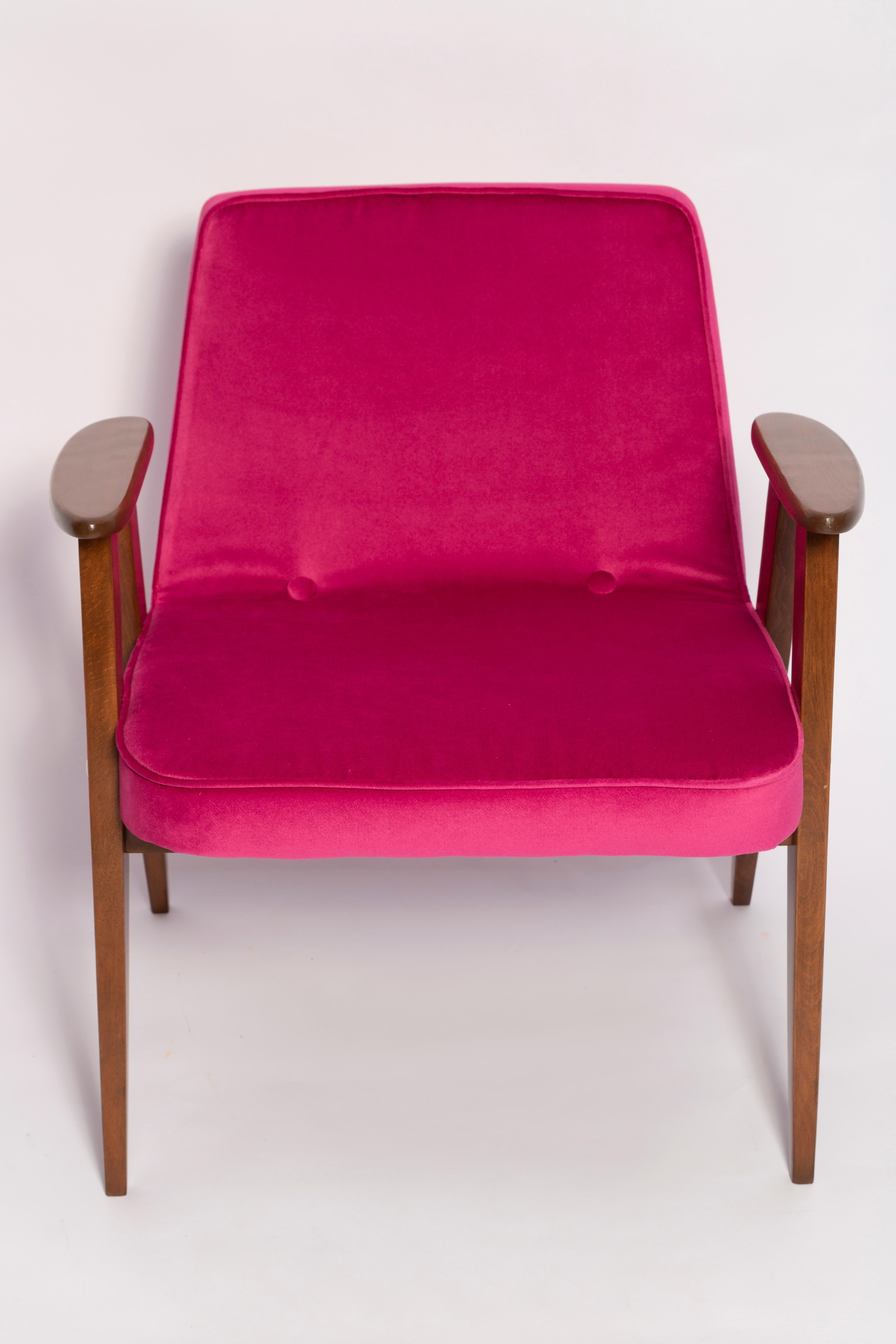 Mid-Century 366 Armchair in Pink Velvet, by Jozef Chierowski, Europe 1960s For Sale 2