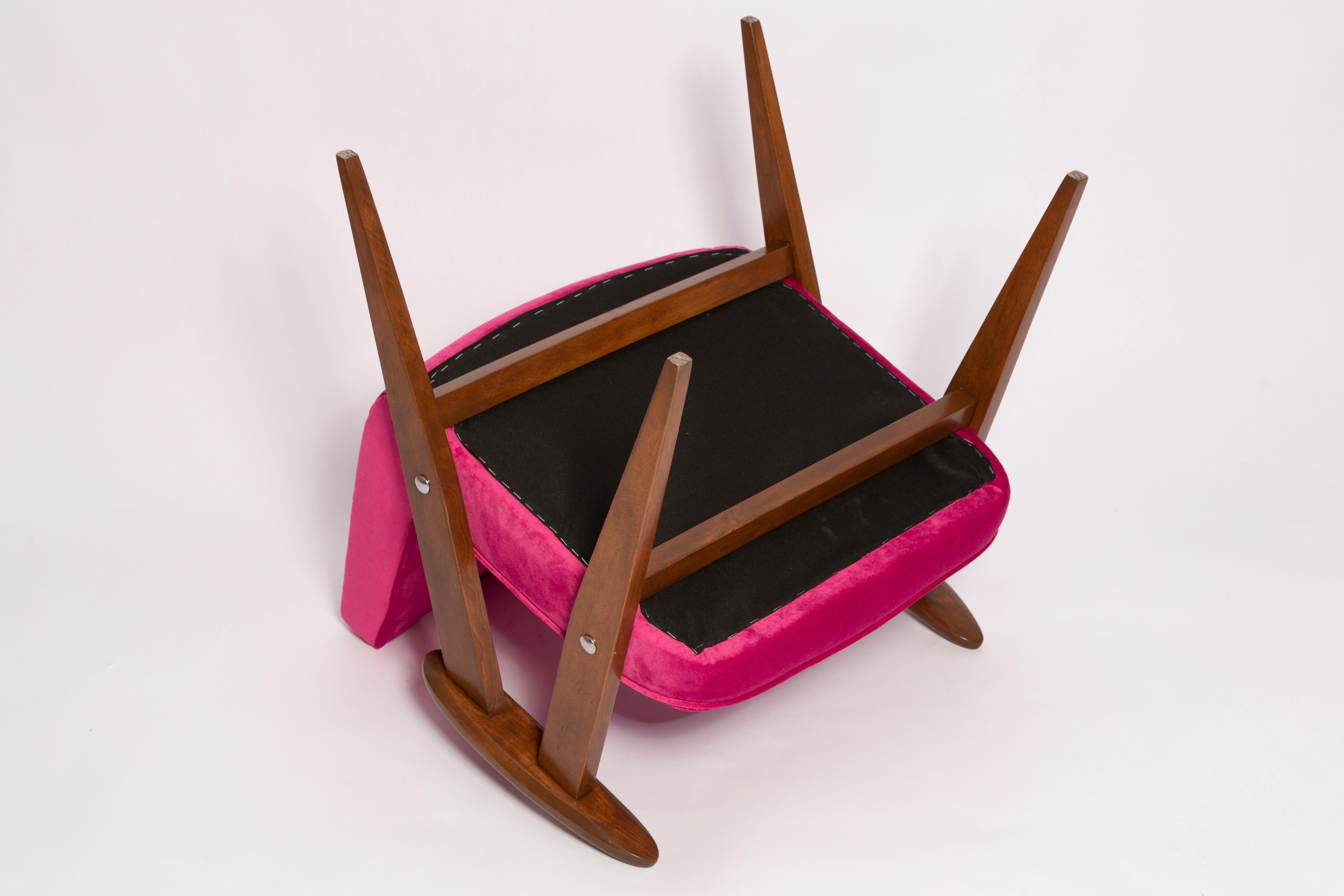 Mid-Century 366 Armchair in Pink Velvet, by Jozef Chierowski, Europe 1960s For Sale 3