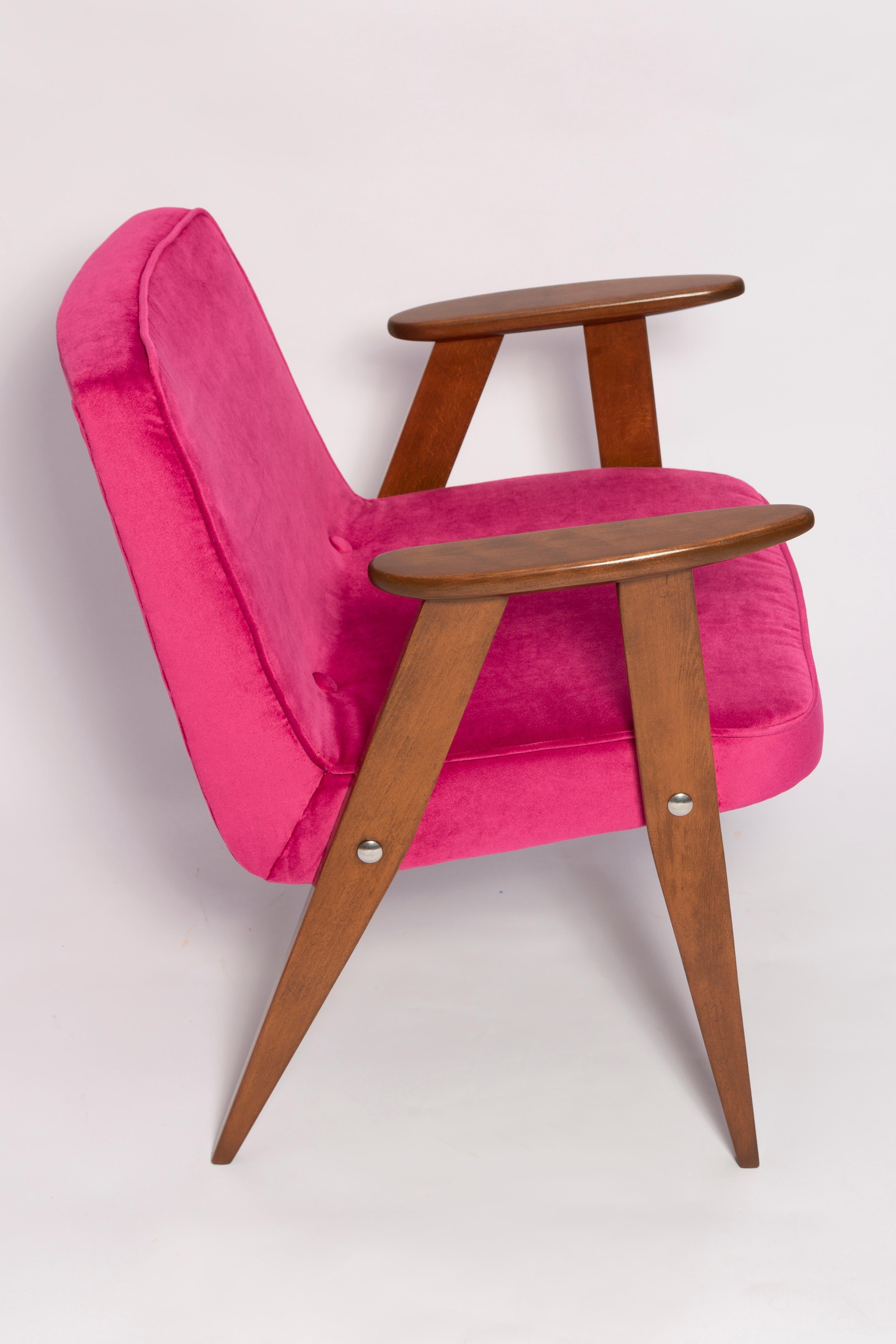 Mid-Century 366 Armchair in Pink Velvet, by Jozef Chierowski, Europe 1960s In Excellent Condition For Sale In 05-080 Hornowek, PL