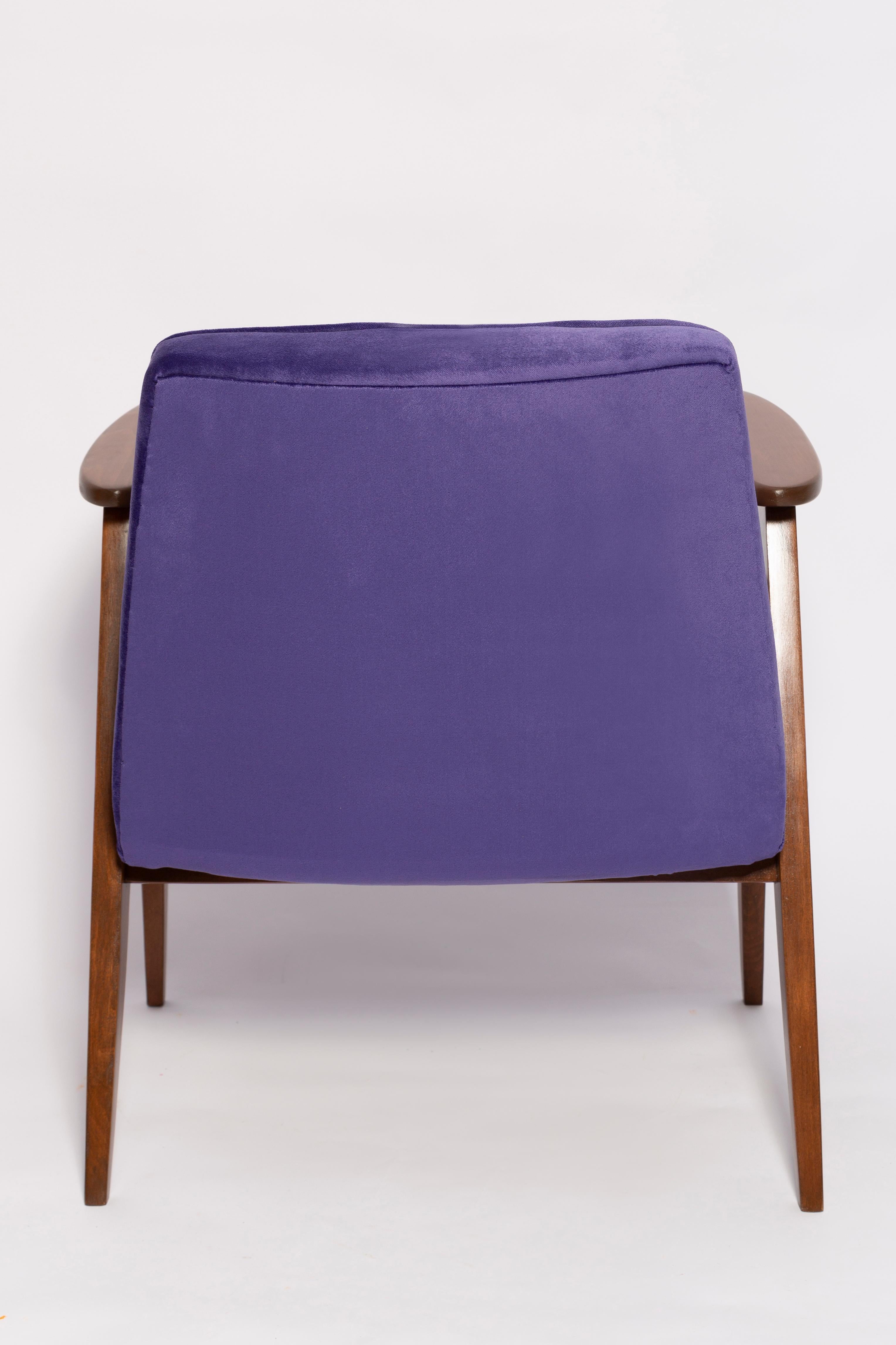 Mid-Century 366 Armchair in Purple Velvet, by Jozef Chierowski, Europe 1960s For Sale 2