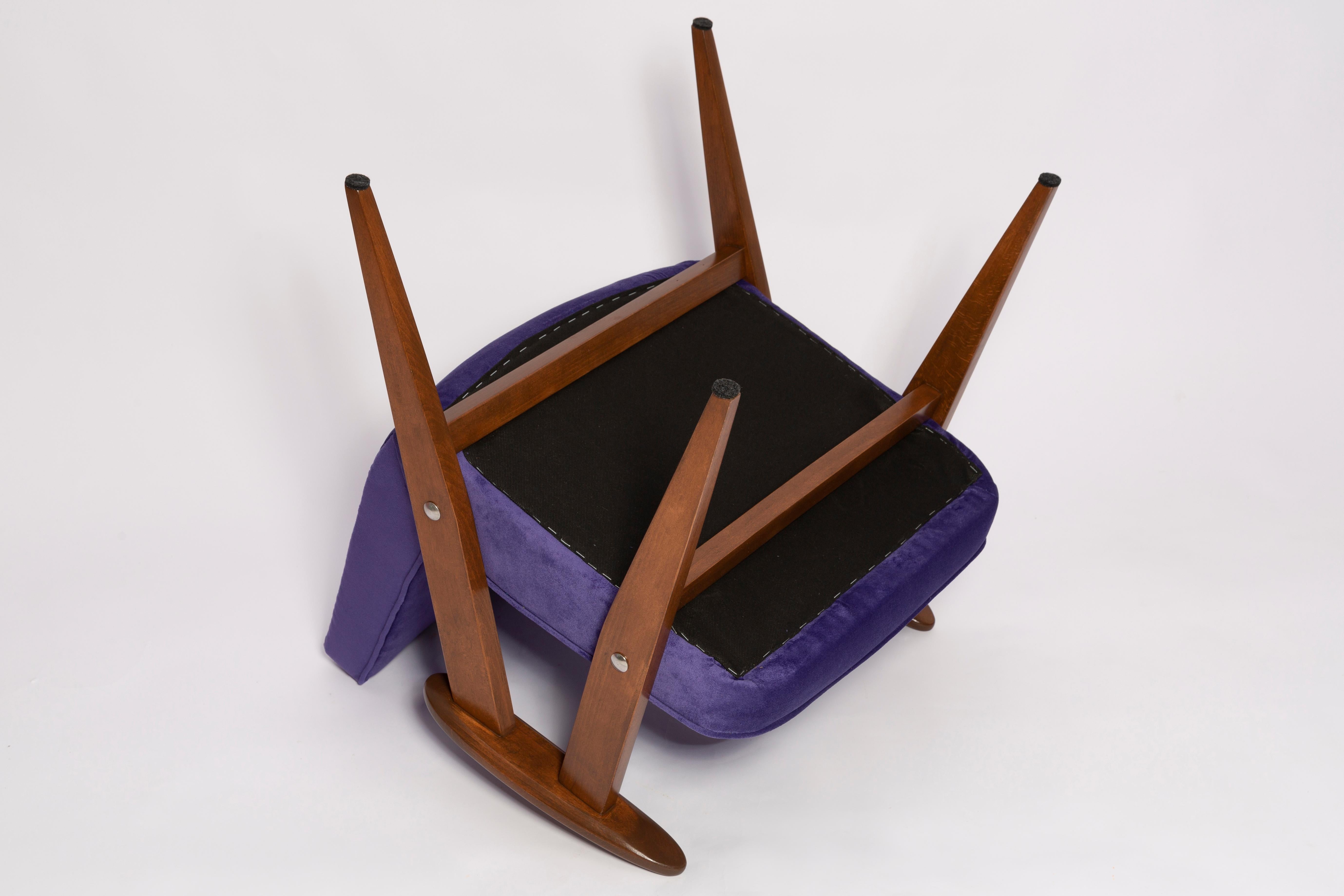 Mid-Century 366 Armchair in Purple Velvet, by Jozef Chierowski, Europe 1960s For Sale 4