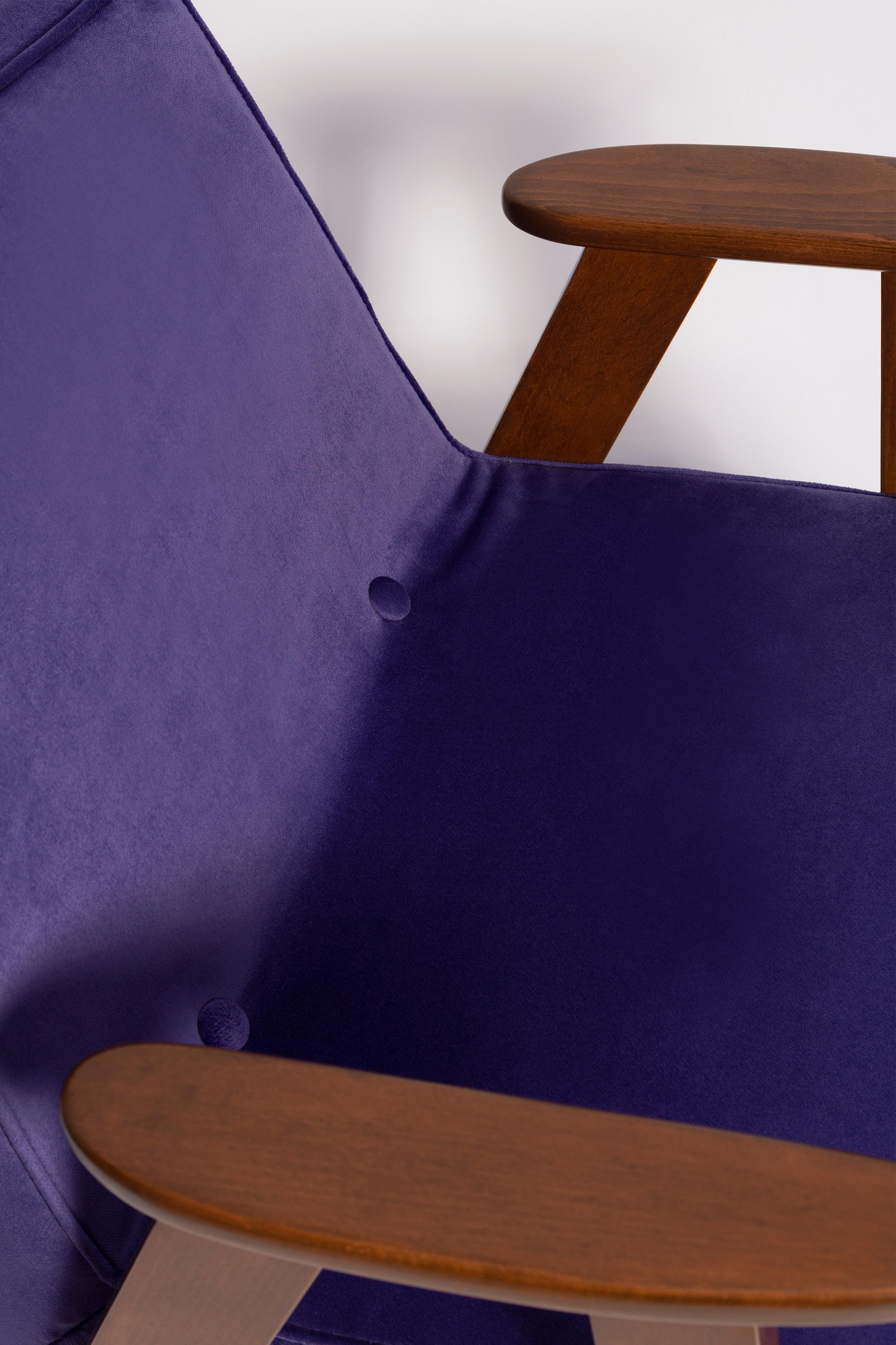 Hand-Crafted Mid-Century 366 Armchair in Purple Velvet, by Jozef Chierowski, Europe 1960s For Sale
