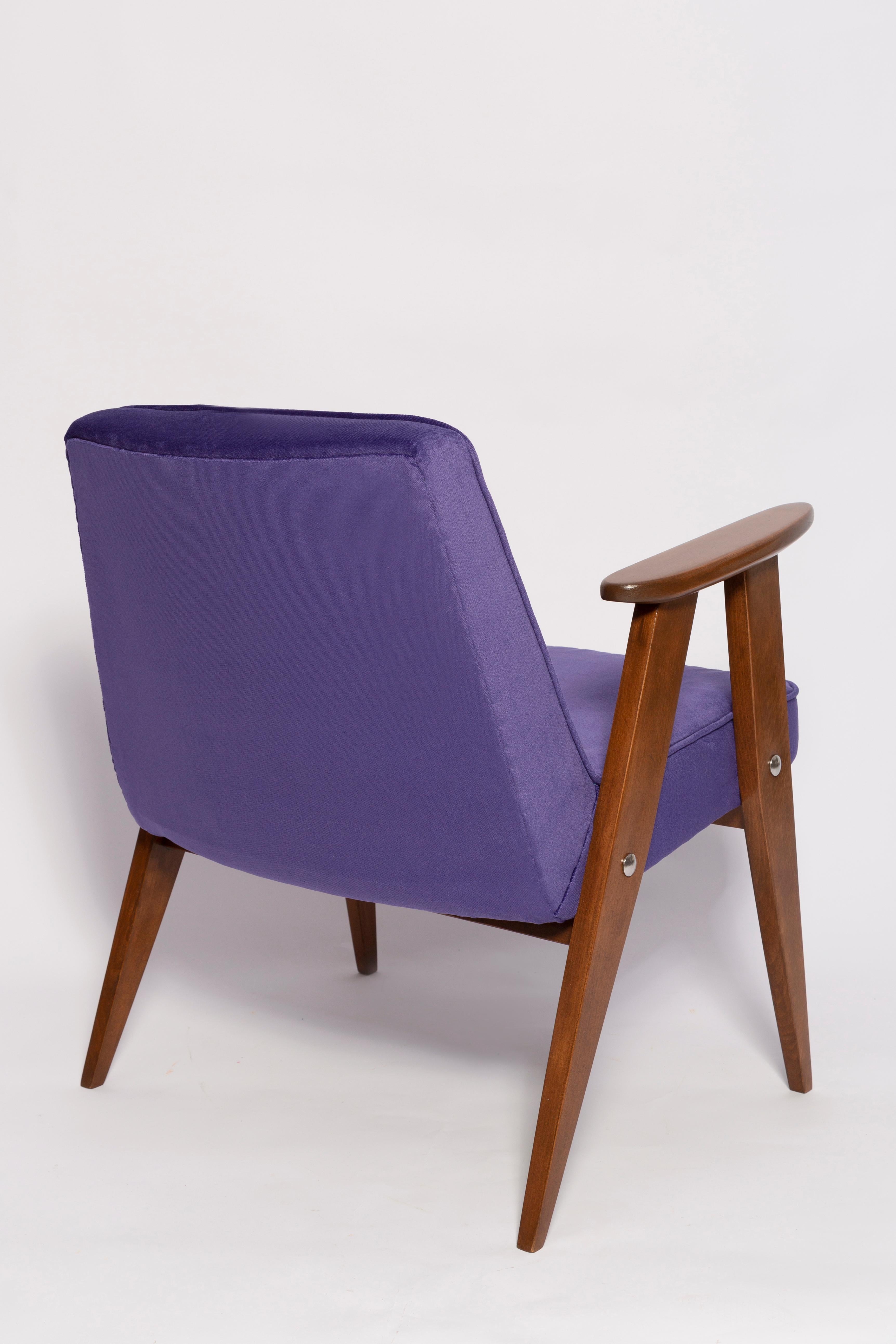 Mid-Century 366 Armchair in Purple Velvet, by Jozef Chierowski, Europe 1960s For Sale 1