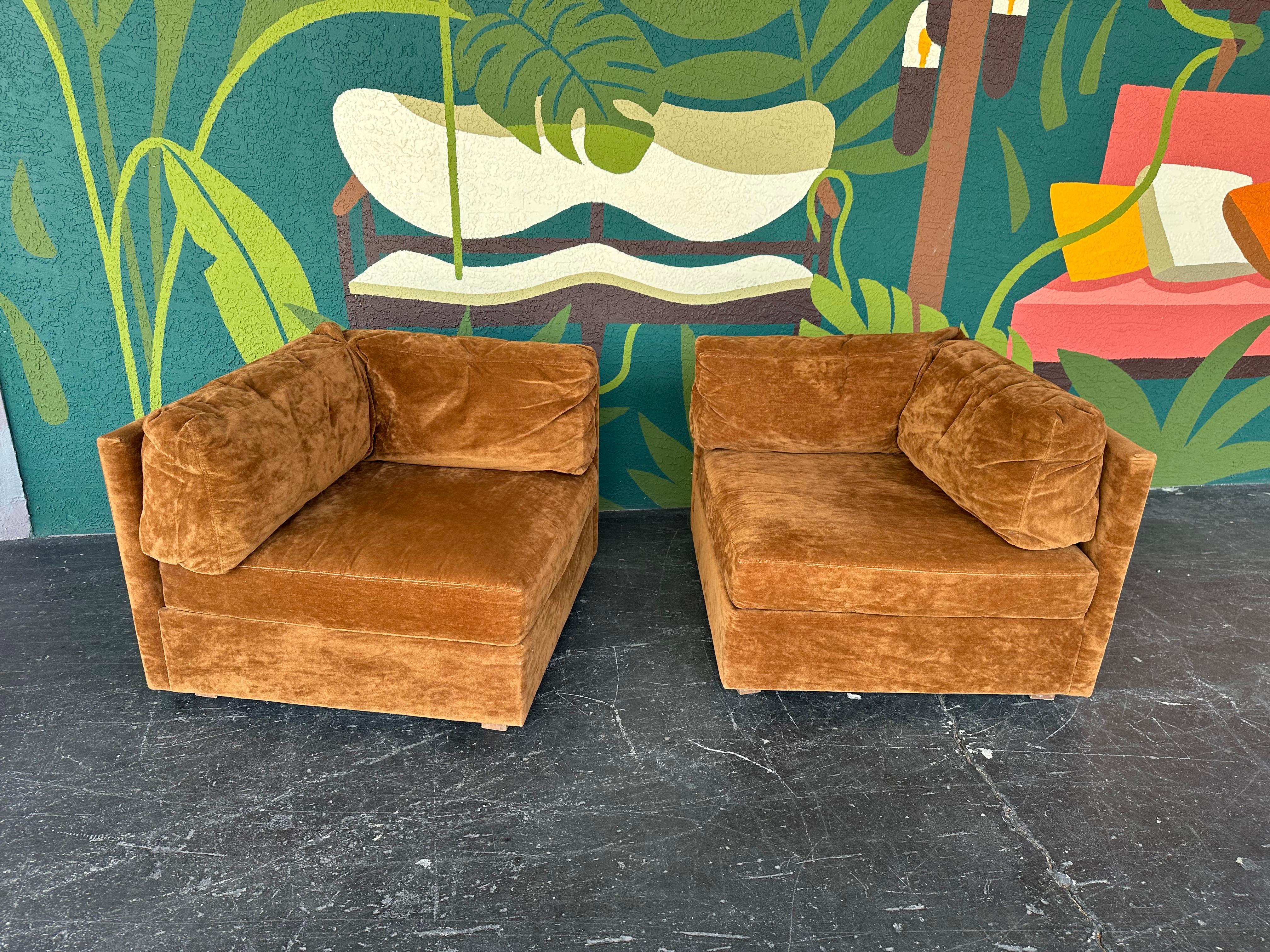 Mid Century 3pc Modular Braun Velours Loveseat Sektional (Stoff) im Angebot