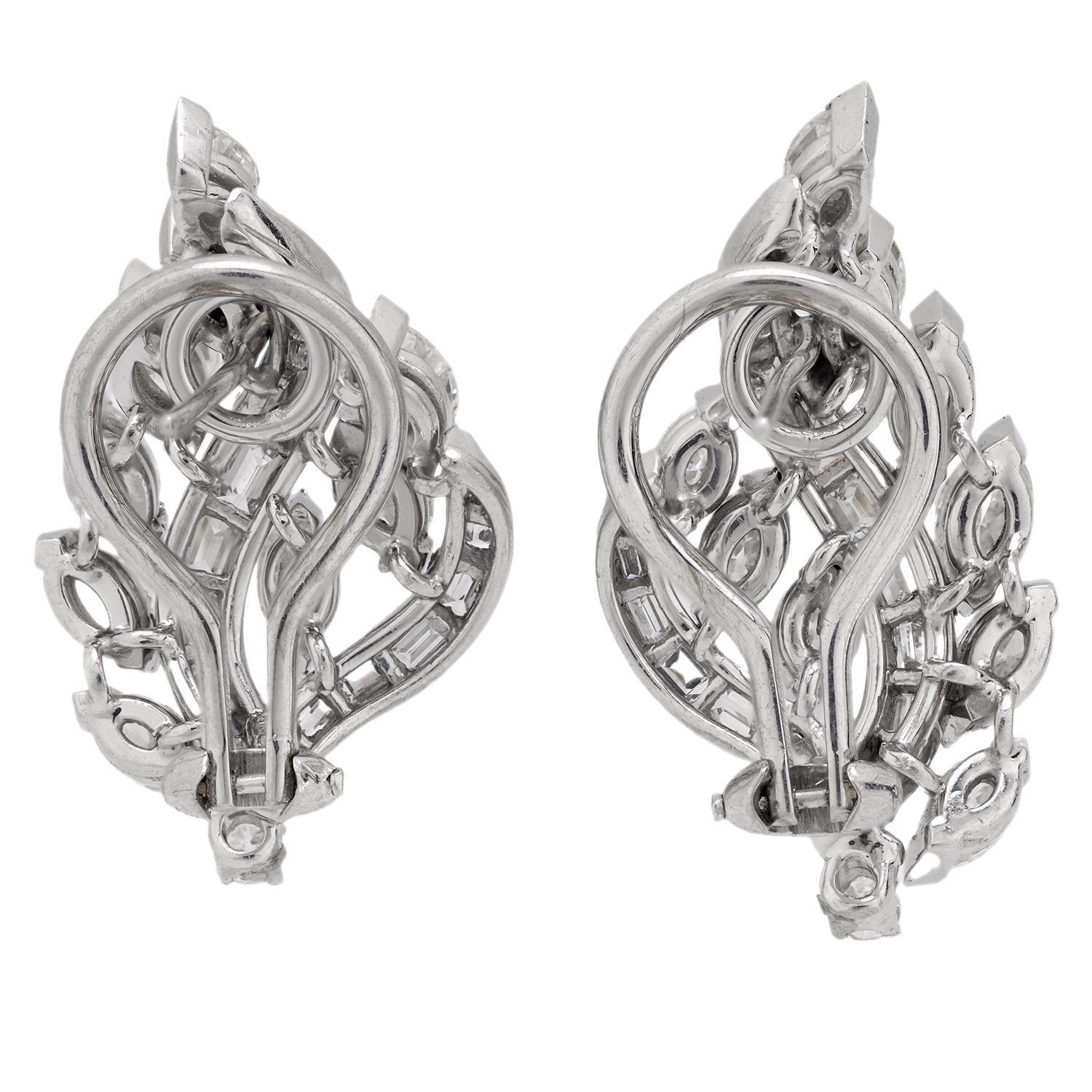 Mid Century 4 carat diamond platinum cluster earrings In condizioni buone in vendita a Beverly Hills, CA