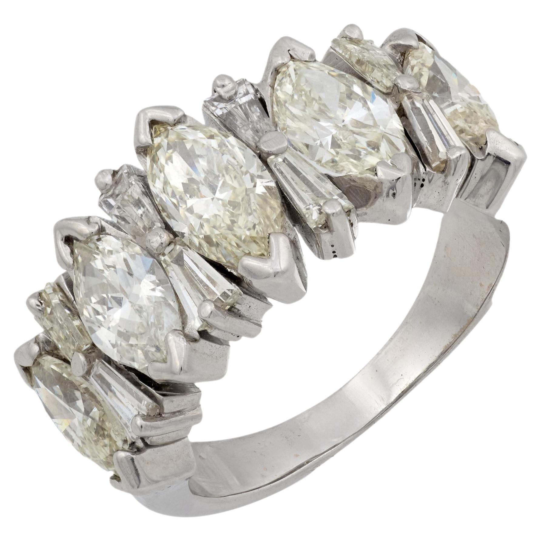 Bague d'éternité en or blanc 14k avec diamant de 4 carats (poids total) de style Mid Century en vente