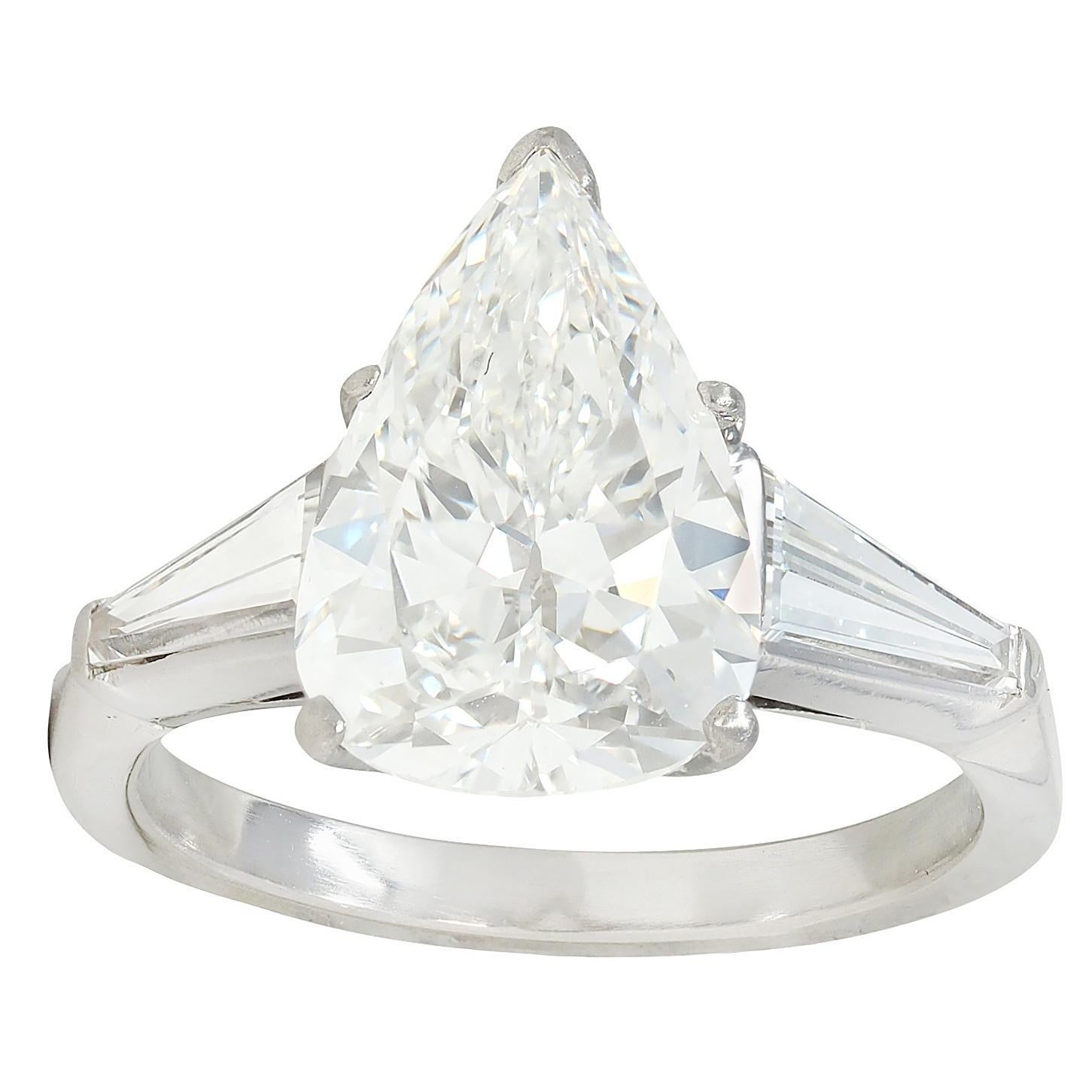 Medio Siglo 4.04 CTW Diamante Pera Platino Anillo de Compromiso Vintage Tres Piedras en venta 2