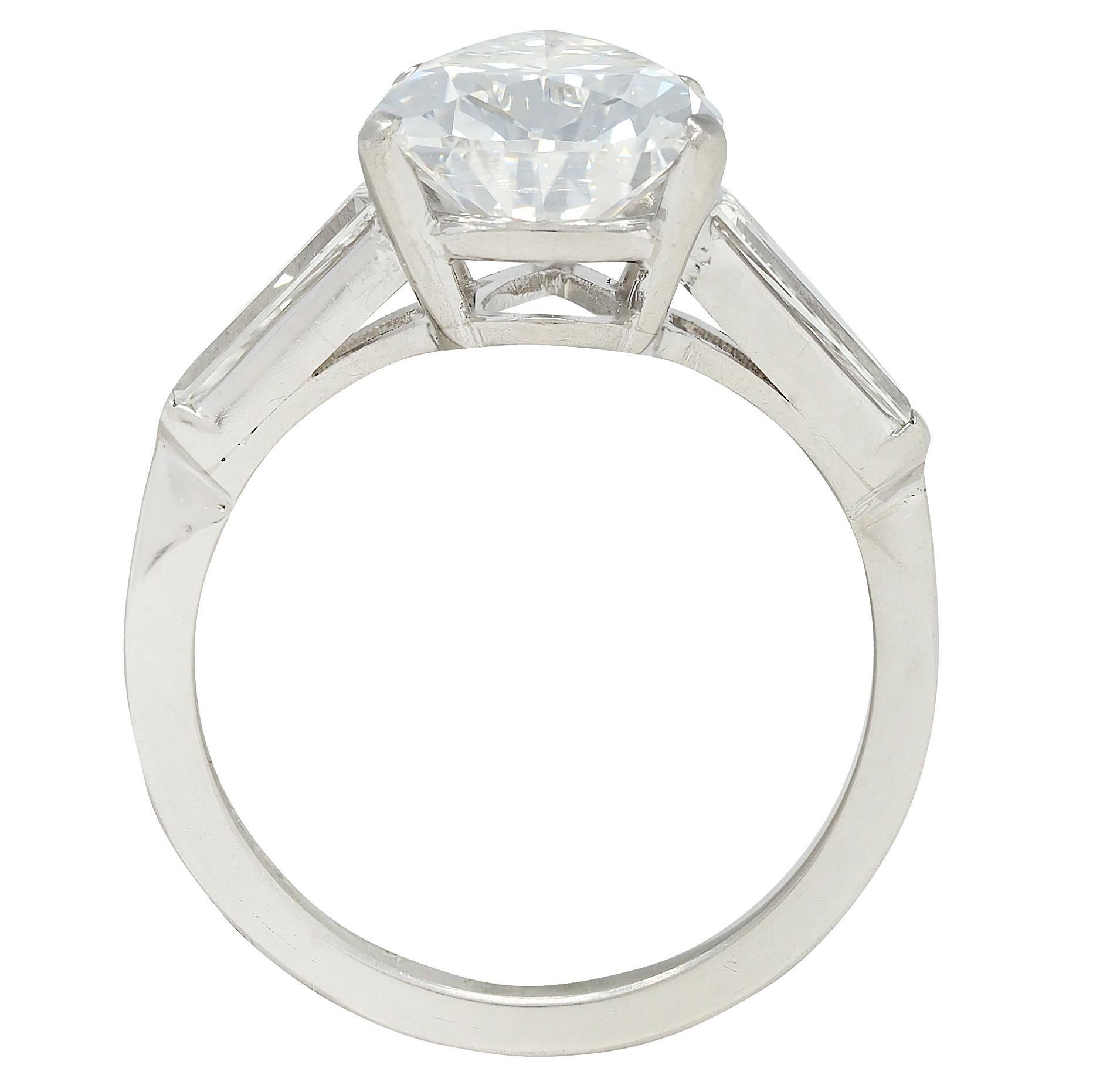Medio Siglo 4.04 CTW Diamante Pera Platino Anillo de Compromiso Vintage Tres Piedras en venta 3
