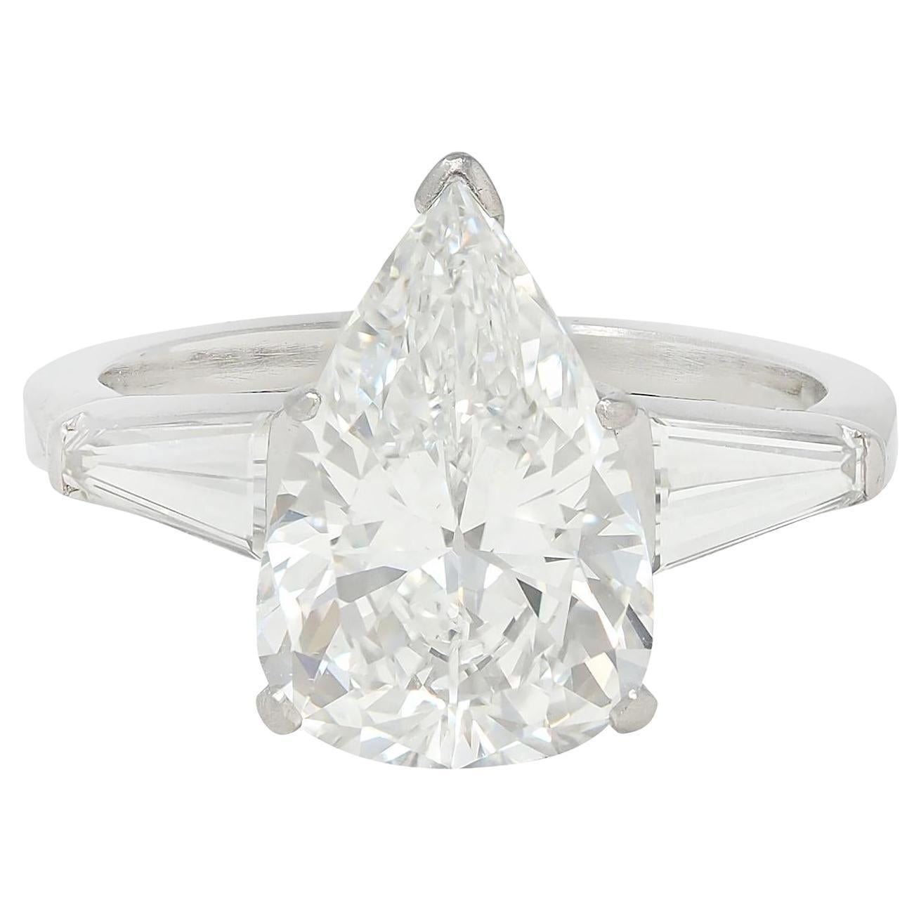 Medio Siglo 4.04 CTW Diamante Pera Platino Anillo de Compromiso Vintage Tres Piedras en venta