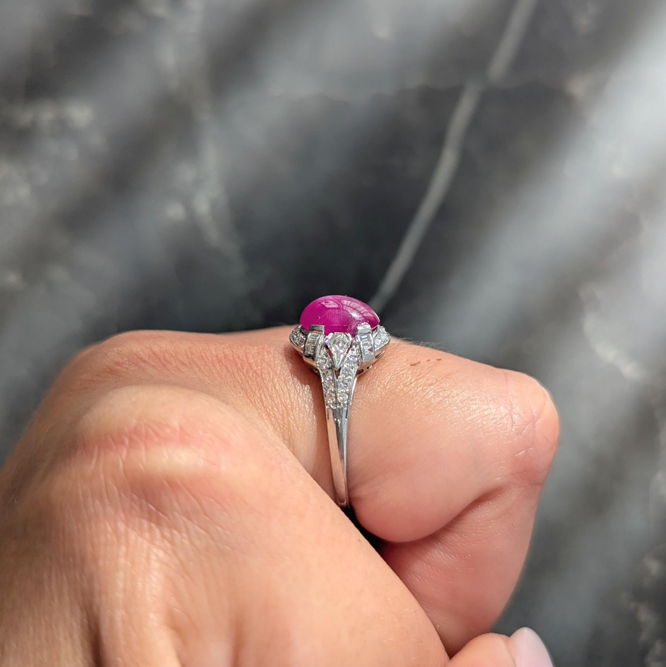 Anello Vintage By di metà secolo con diamante e rubino a stella da 4,10 CTW in platino in vendita 9