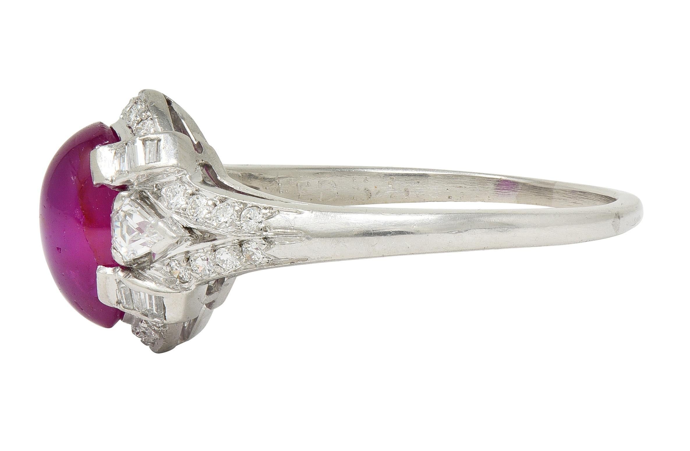 Donna Anello Vintage By di metà secolo con diamante e rubino a stella da 4,10 CTW in platino in vendita