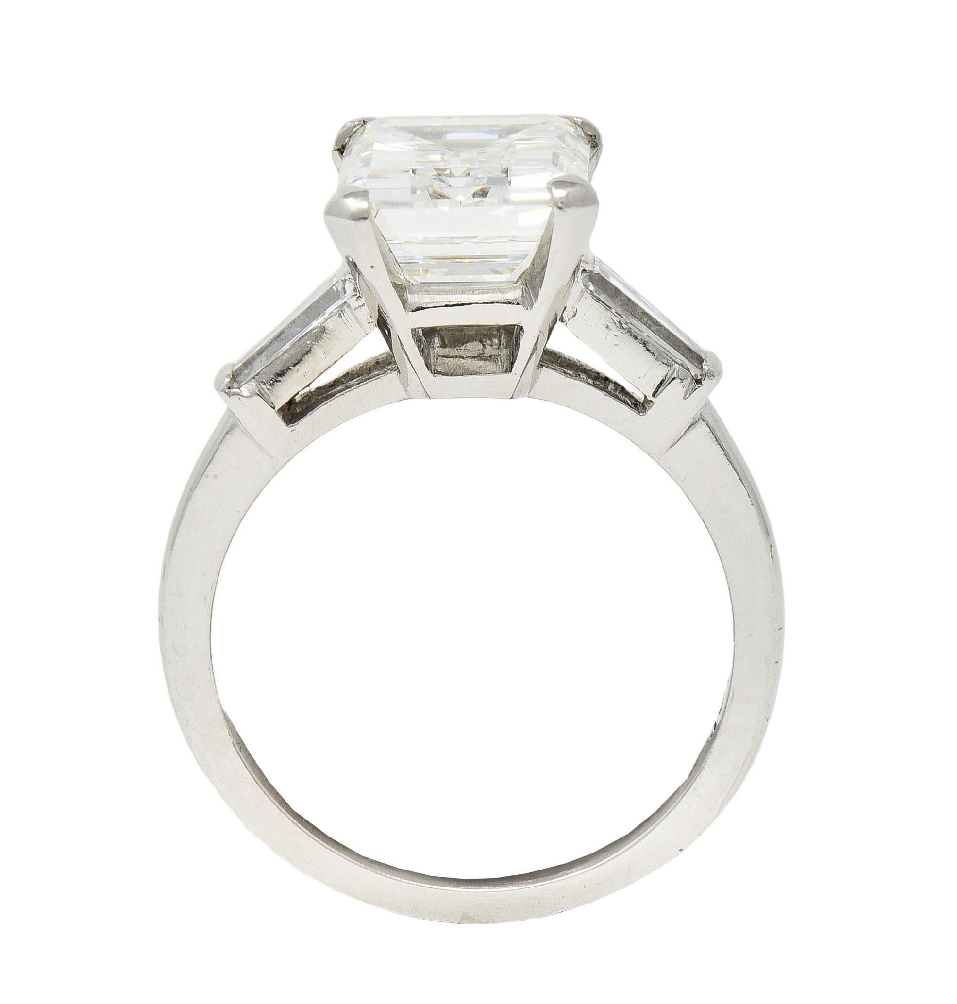 Anello di fidanzamento vintage con tre pietre in platino da 4,12 CTW, di metà secolo, GIA in vendita 5
