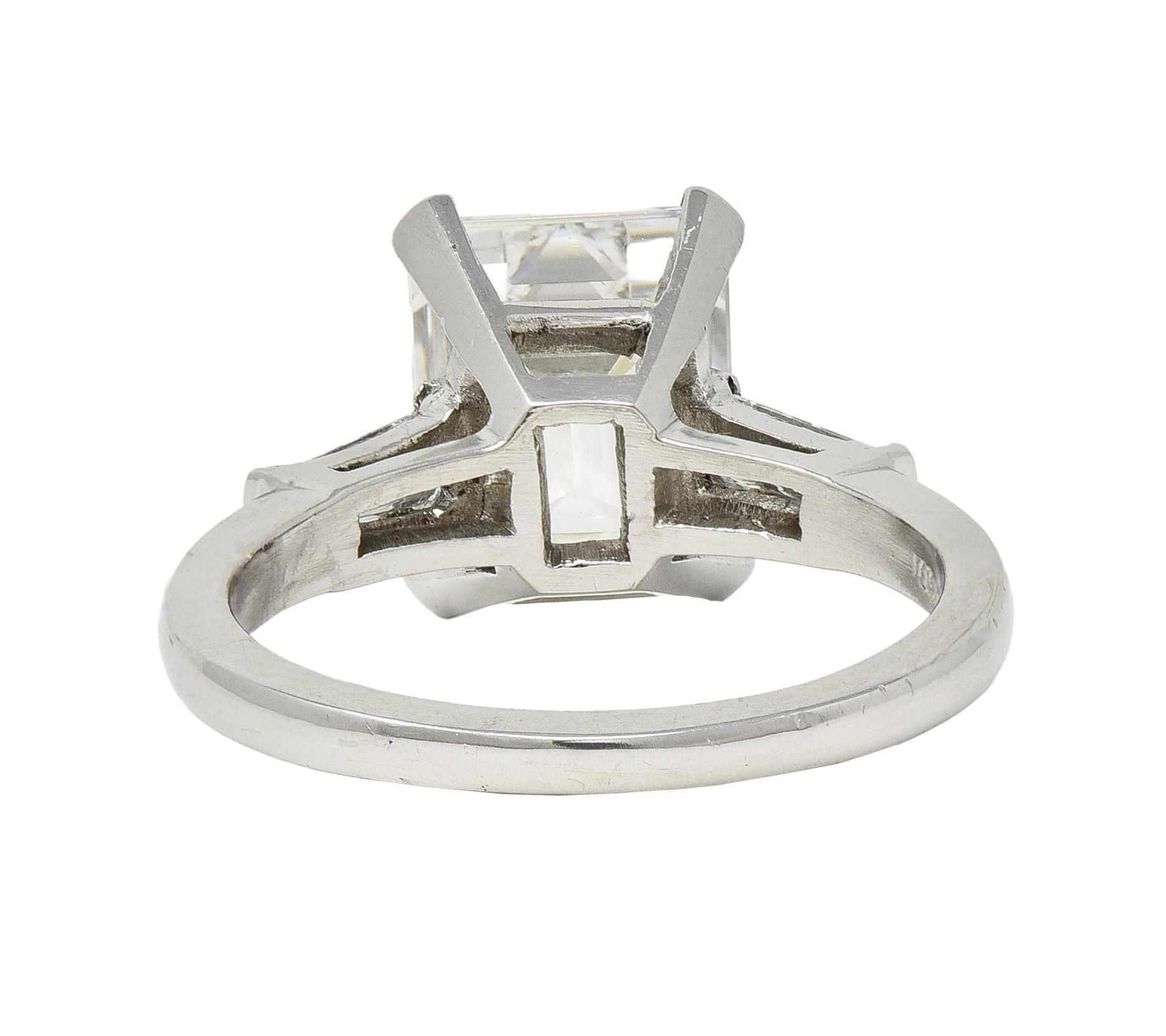 Anello di fidanzamento vintage con tre pietre in platino da 4,12 CTW, di metà secolo, GIA in vendita 1