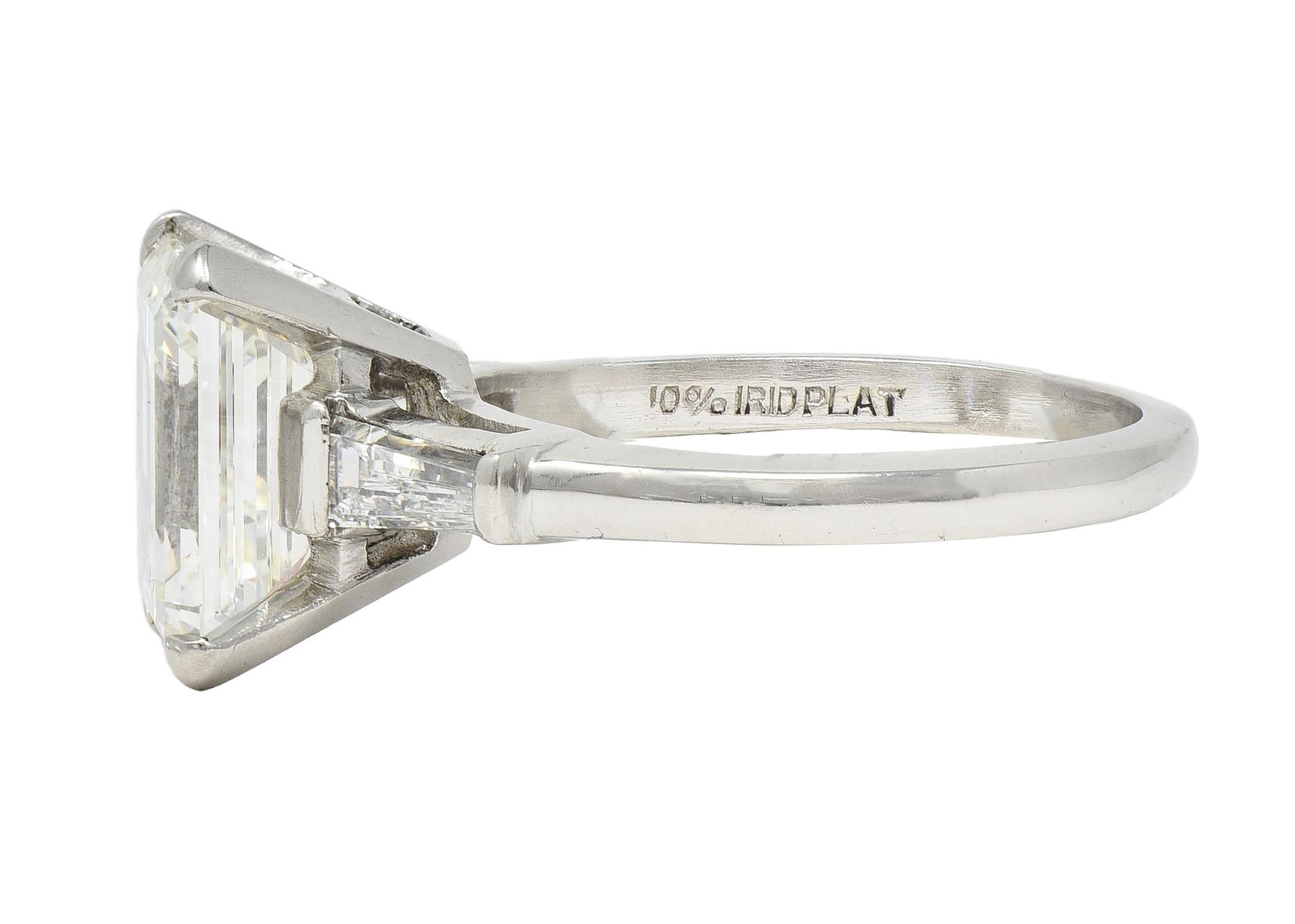 Anello di fidanzamento vintage con tre pietre in platino da 4,12 CTW, di metà secolo, GIA in vendita 2