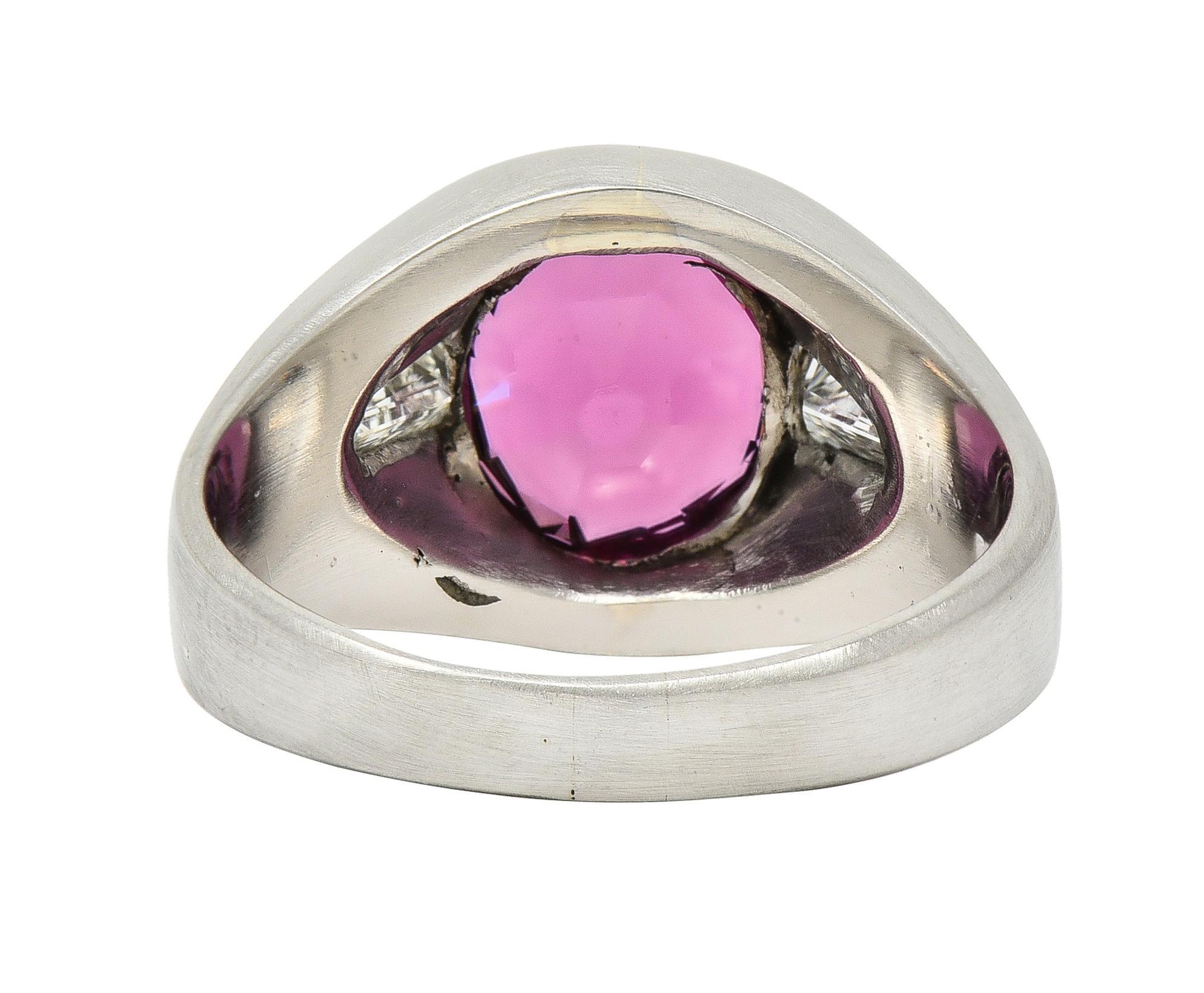 Mid-Century 4.12 CTW Garnet Diamond Platinum Vintage Unisex Signet Ring Excellent état - En vente à Philadelphia, PA