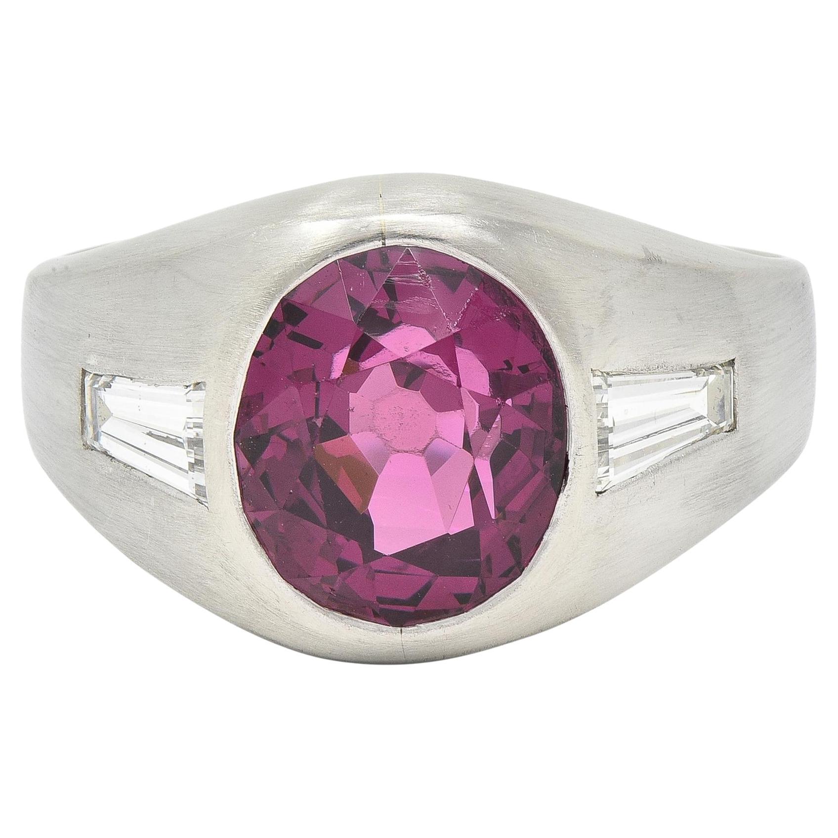 Mid-Century 4.12 CTW Garnet Diamond Platinum Vintage Unisex Signet Ring en vente