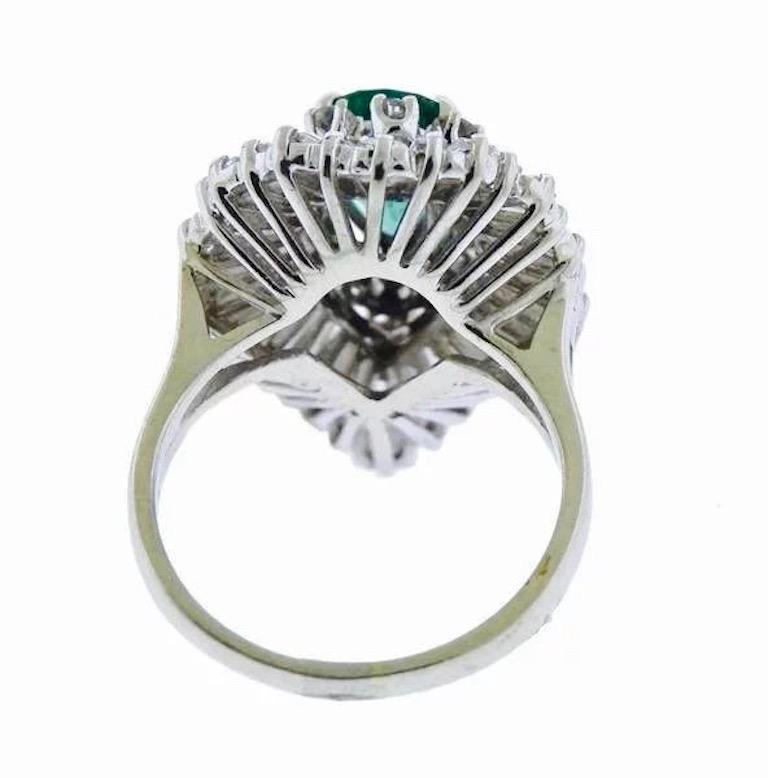 Retro Mid Century 4.20 Carat Emerald G-H VS Baguette Diamond Ballerina Cocktail Ring For Sale
