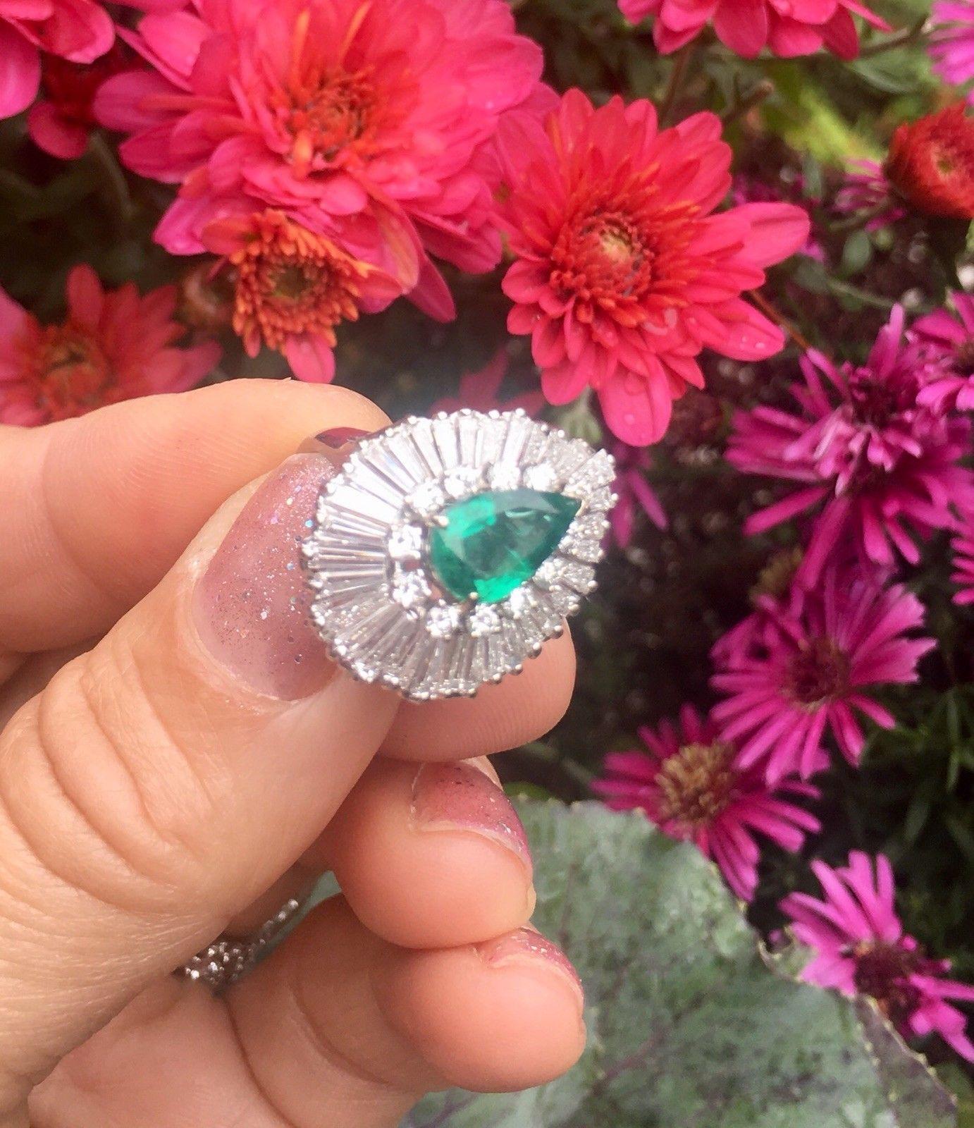 Mid Century 4.20 Carat Emerald G-H VS Baguette Diamond Ballerina Cocktail Ring In Excellent Condition For Sale In Shaker Heights, OH