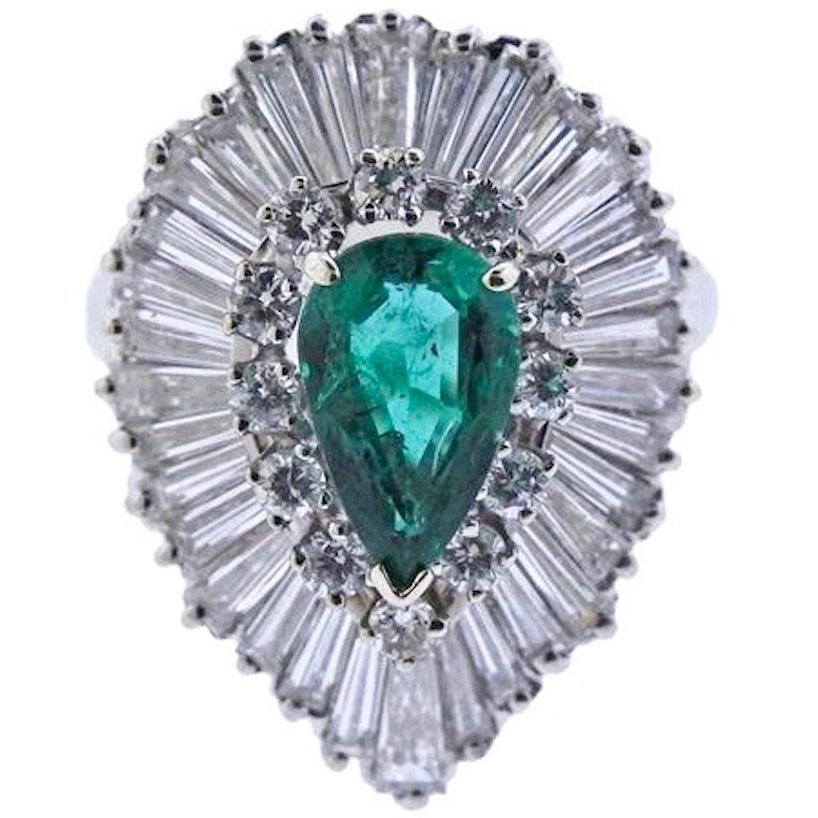 Mid Century 4.20 Carat Emerald G-H VS Baguette Diamond Ballerina Cocktail Ring For Sale