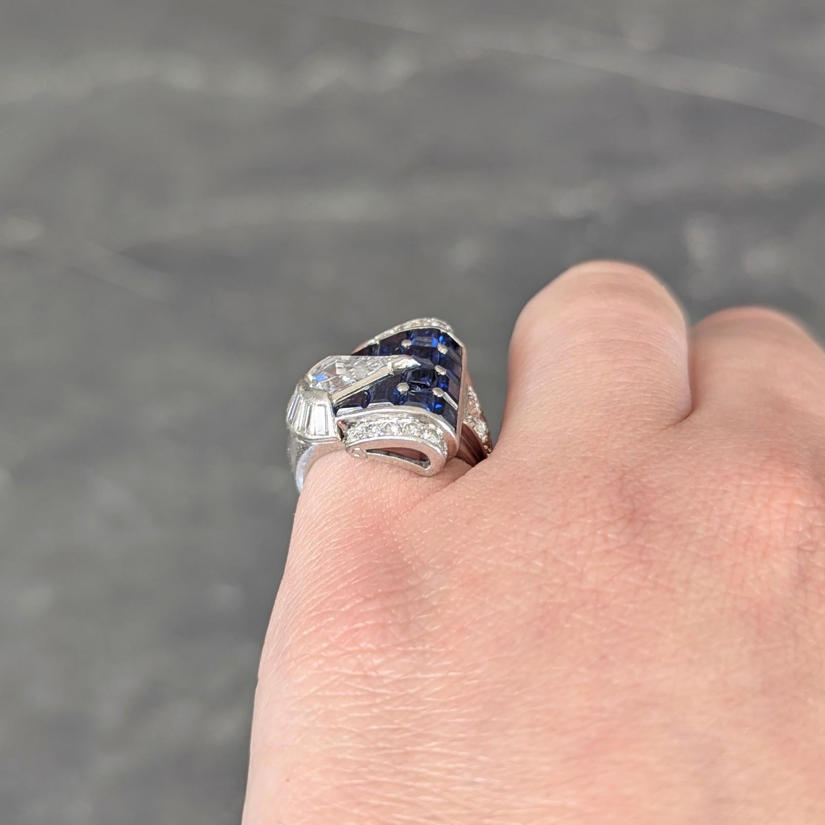 Mid-Century 4.20 CTW Sapphire Diamond Platinum Vintage Buckle Band Ring in vendita 2