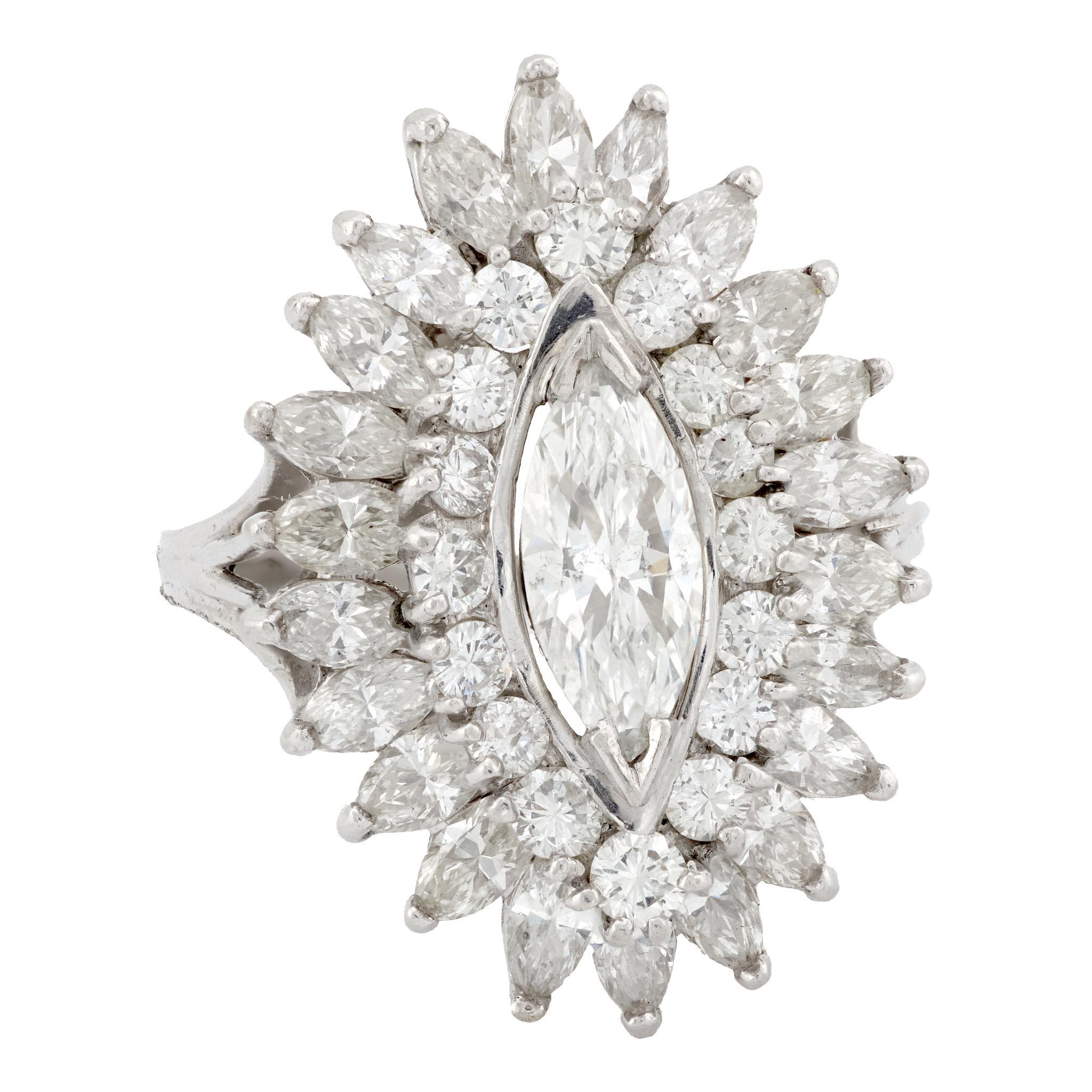 Contemporaneo Anello da cocktail in platino con diamante di 4.30 carati di peso totale del Mid Century in vendita