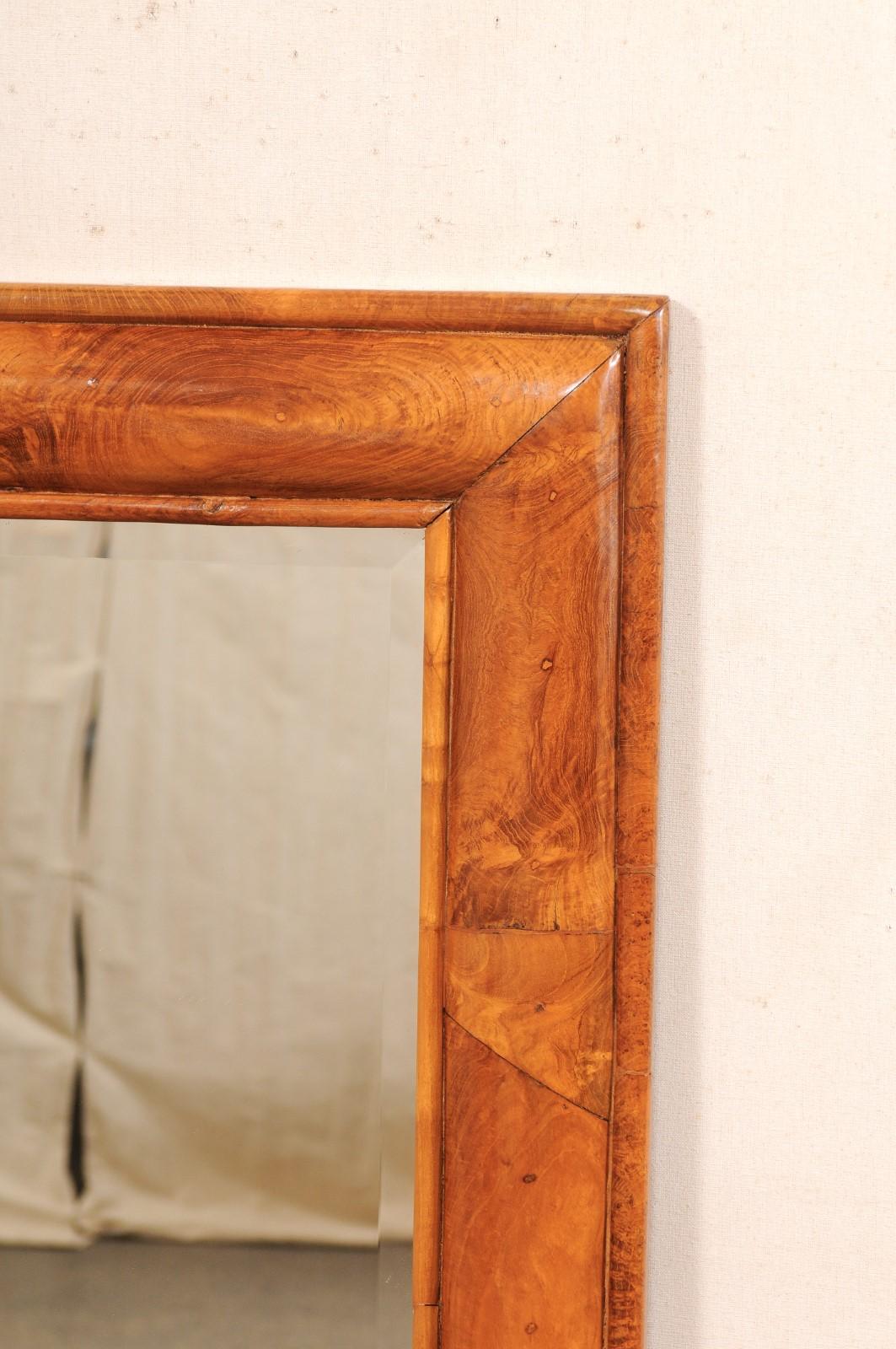 Specchio Mid-Century alto 4,5 piedi con bordo a venatura Wood In condizioni buone in vendita a Atlanta, GA