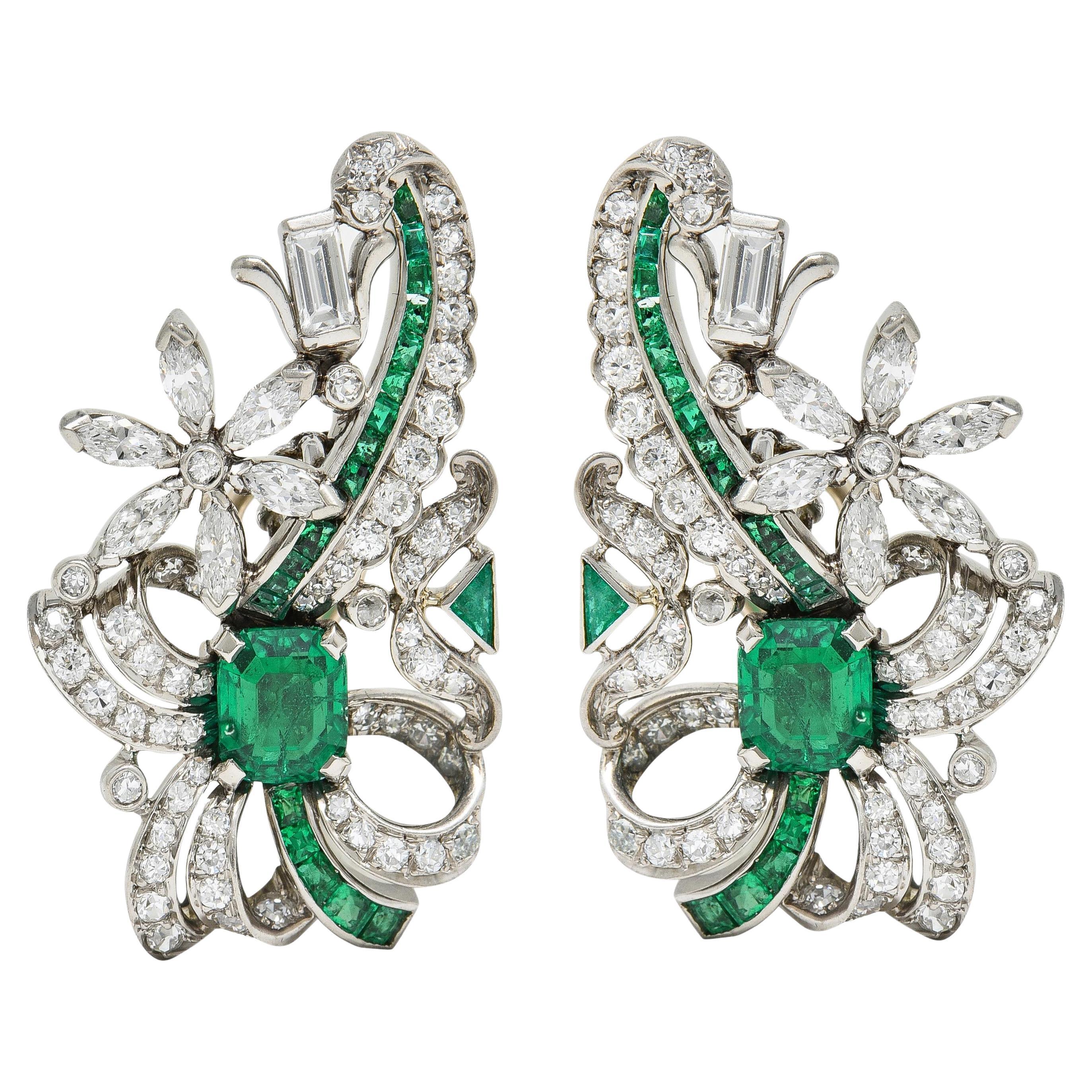 Boucles d'oreilles vintage en or blanc 14 carats avec émeraude de 4,54 carats et diamant du Mid-Century en vente