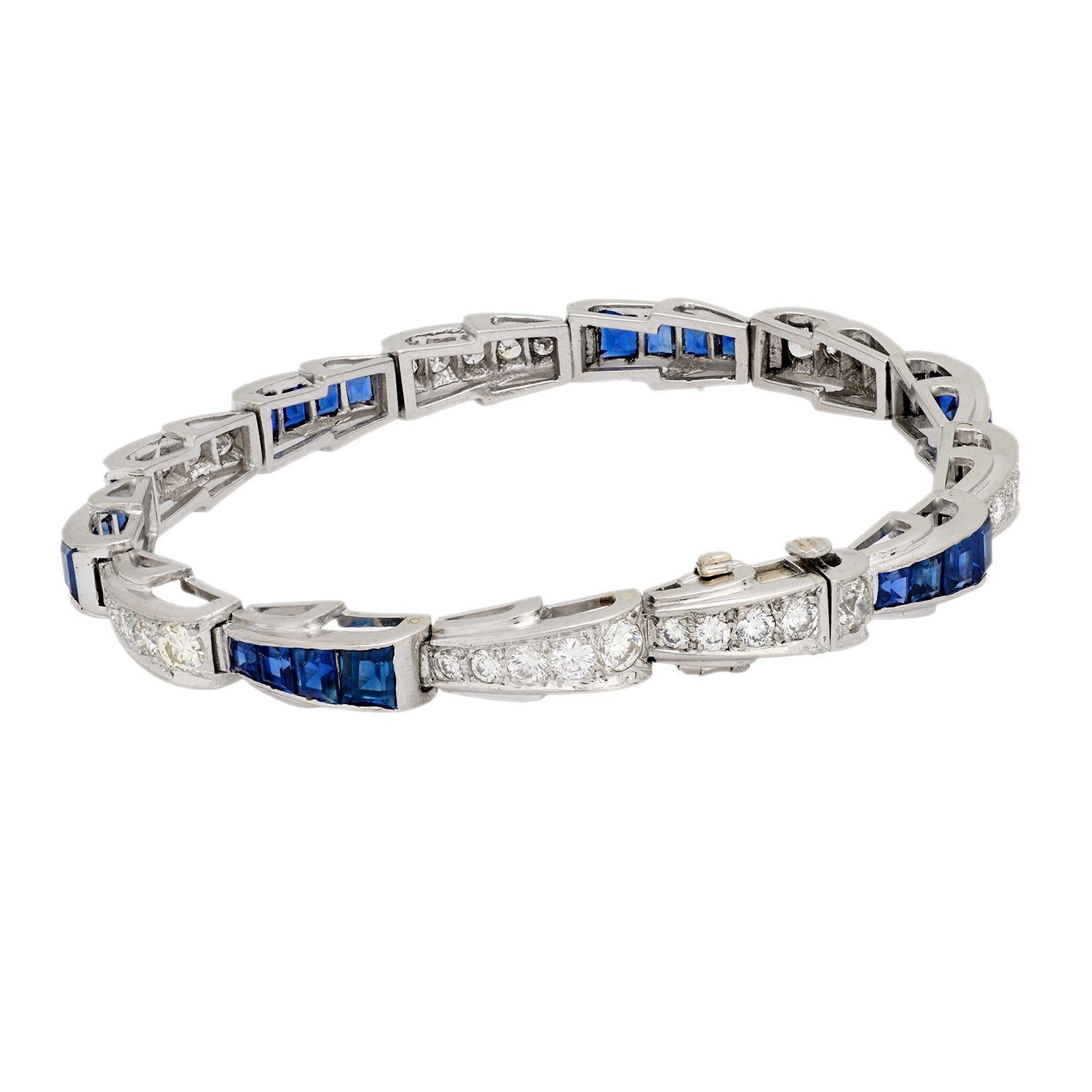 Taille brillant Bracelet en platine avec saphirs et diamants de 4,85 carats, milieu du siècle dernier en vente