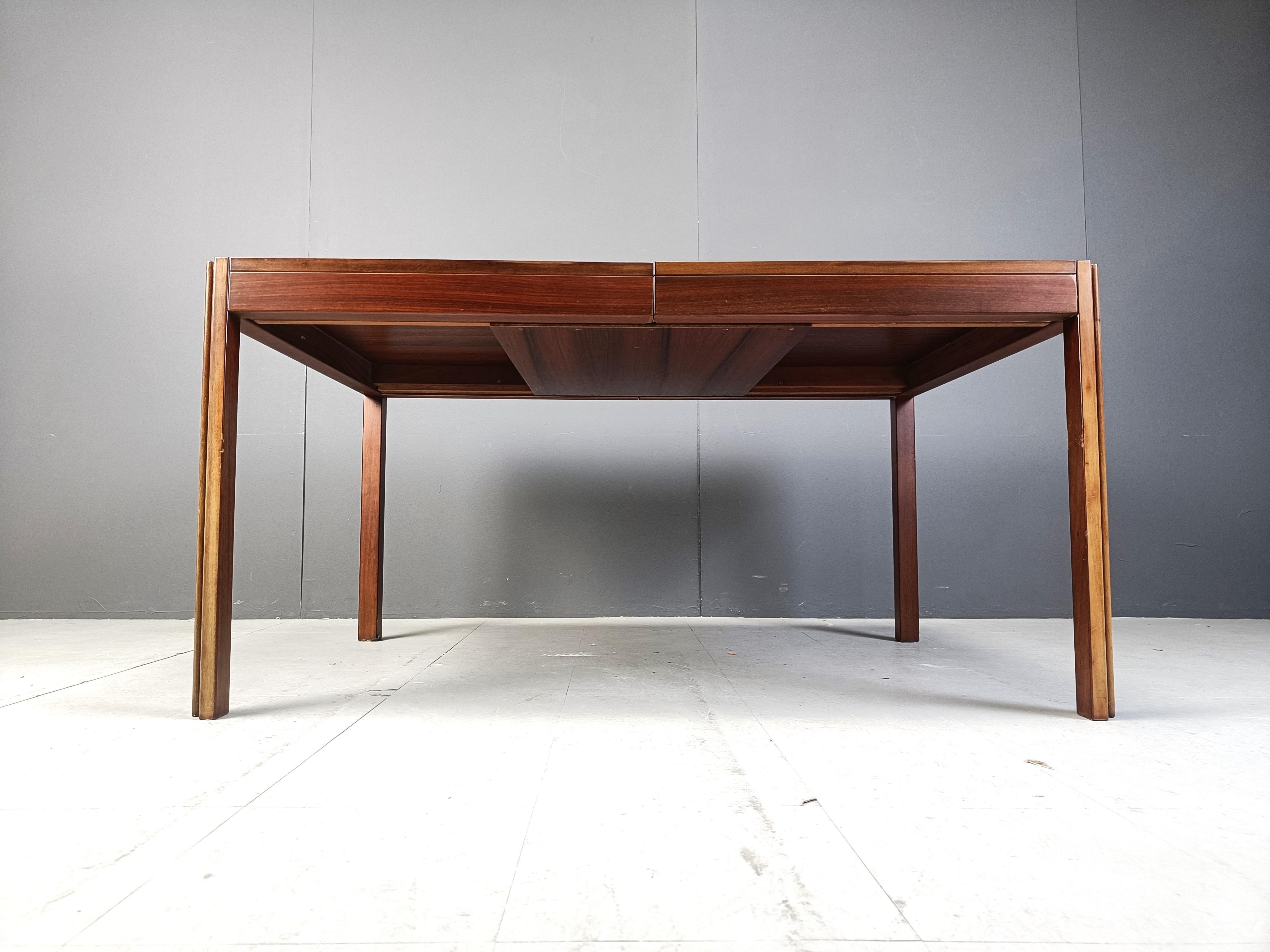 Table à manger 4D d'Angelo Mangiarotti pour Molteni, 1970 Bon état - En vente à Leuven, Vlaams Gewest