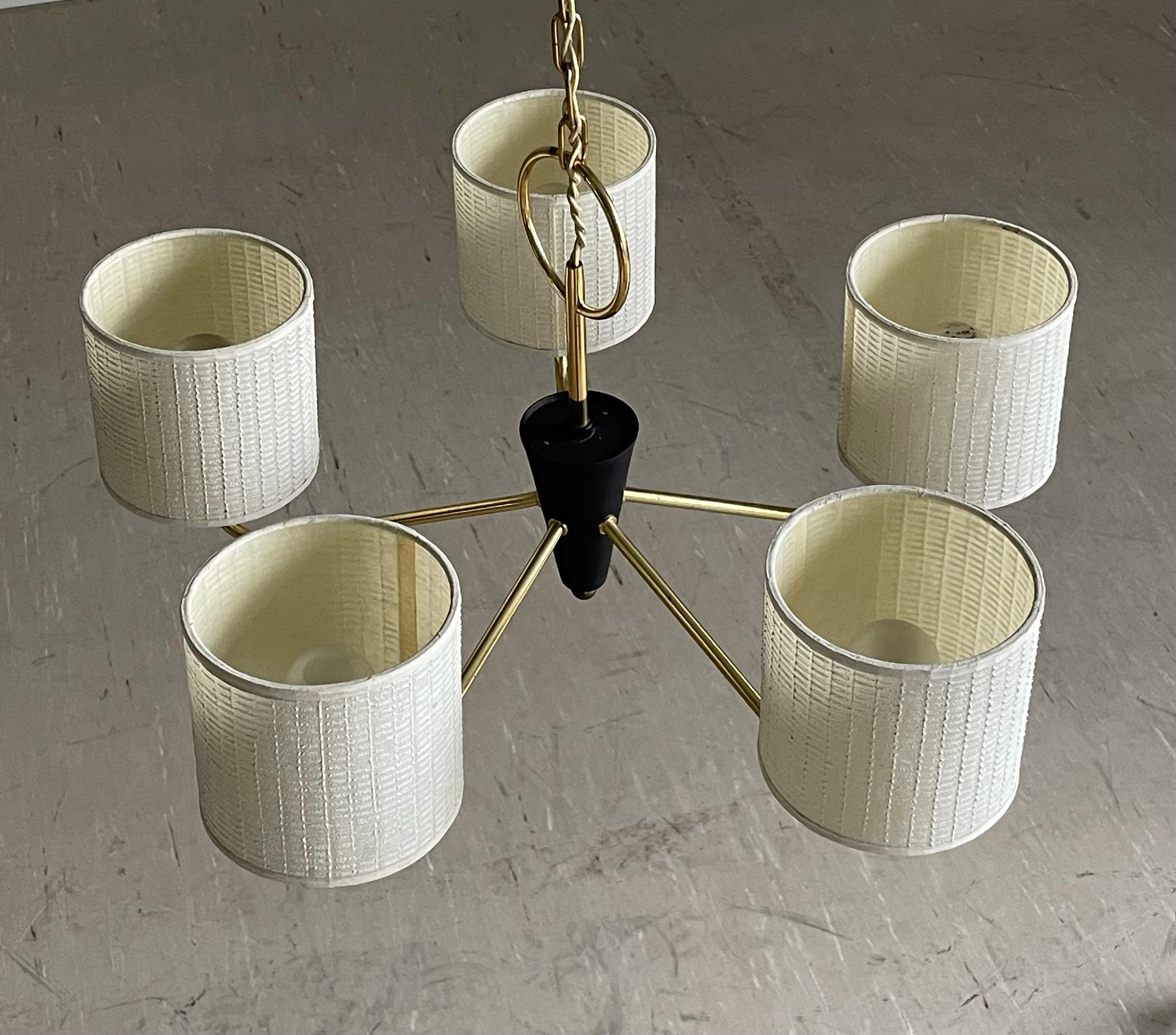 Lampada da soffitto in ottone a 5 elementi del Mid Century in vendita 4