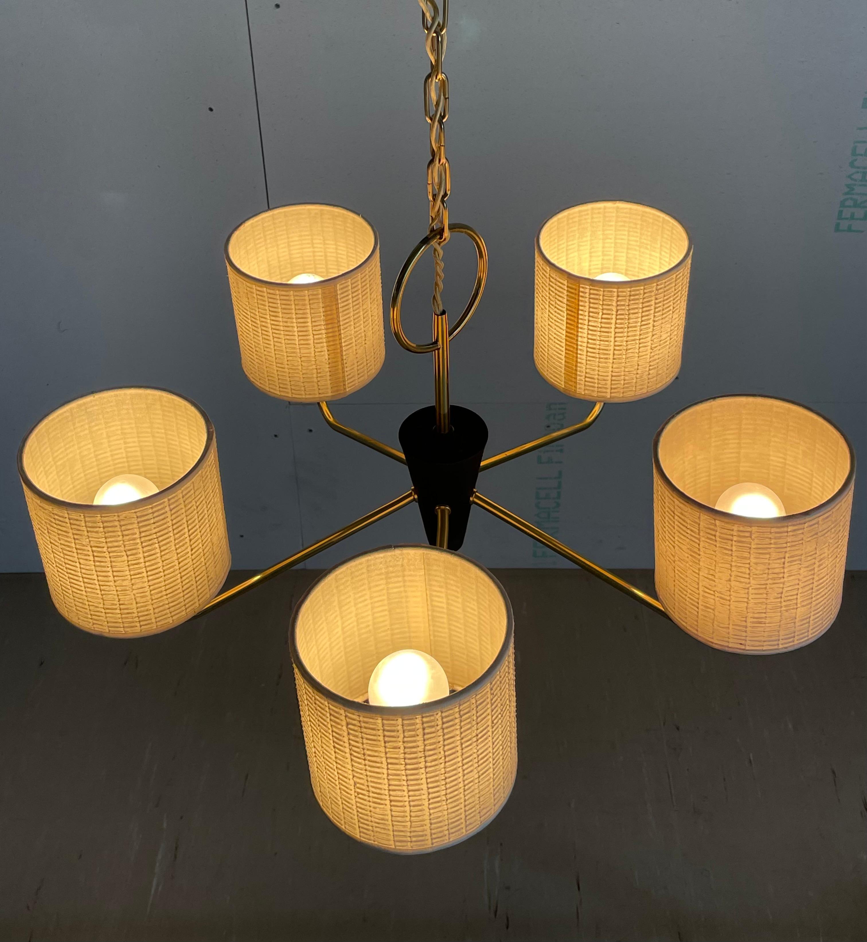 Lampada da soffitto in ottone a 5 elementi del Mid Century in vendita 9