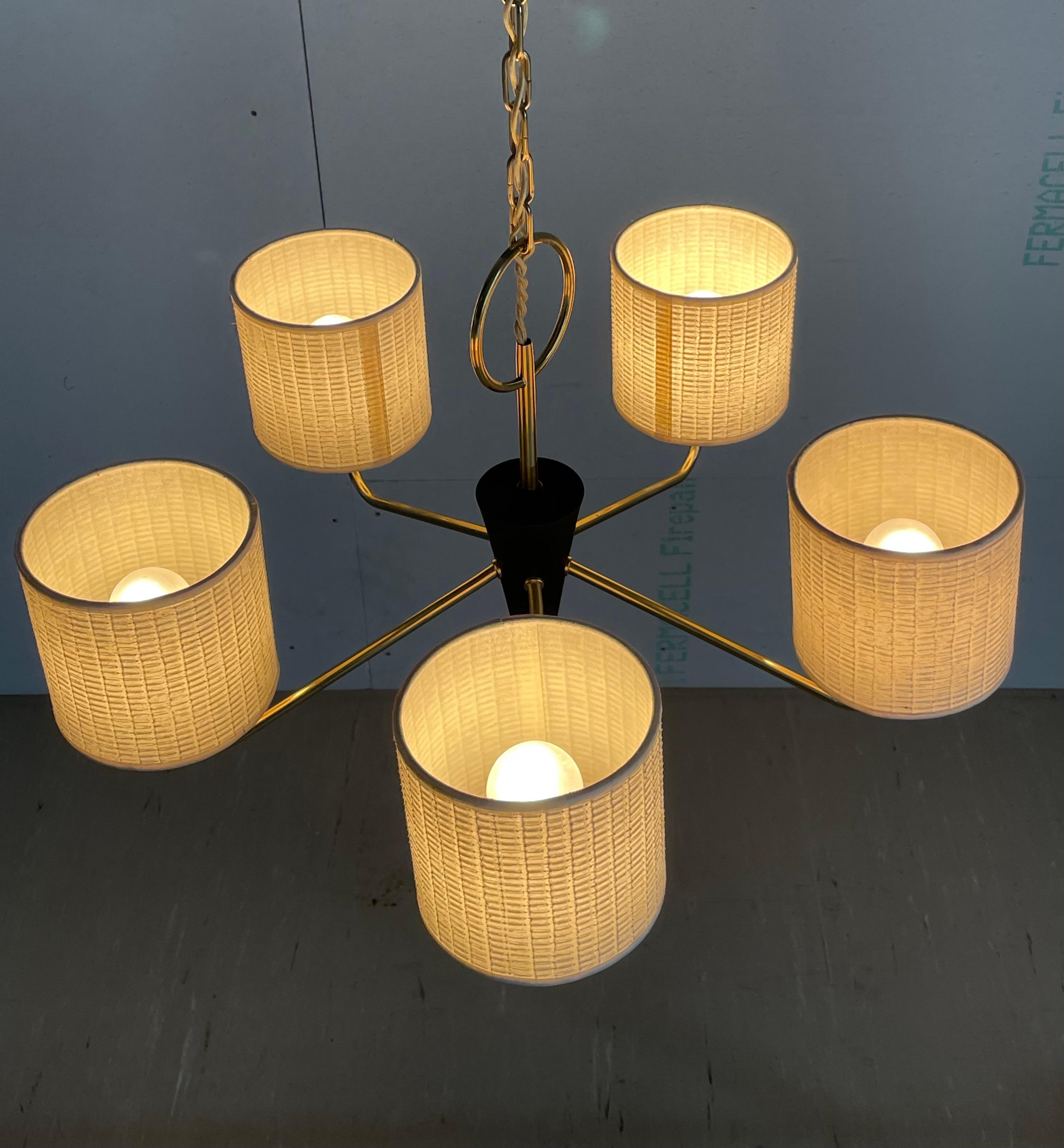 Mid-Century moderno Lampada da soffitto in ottone a 5 elementi del Mid Century in vendita
