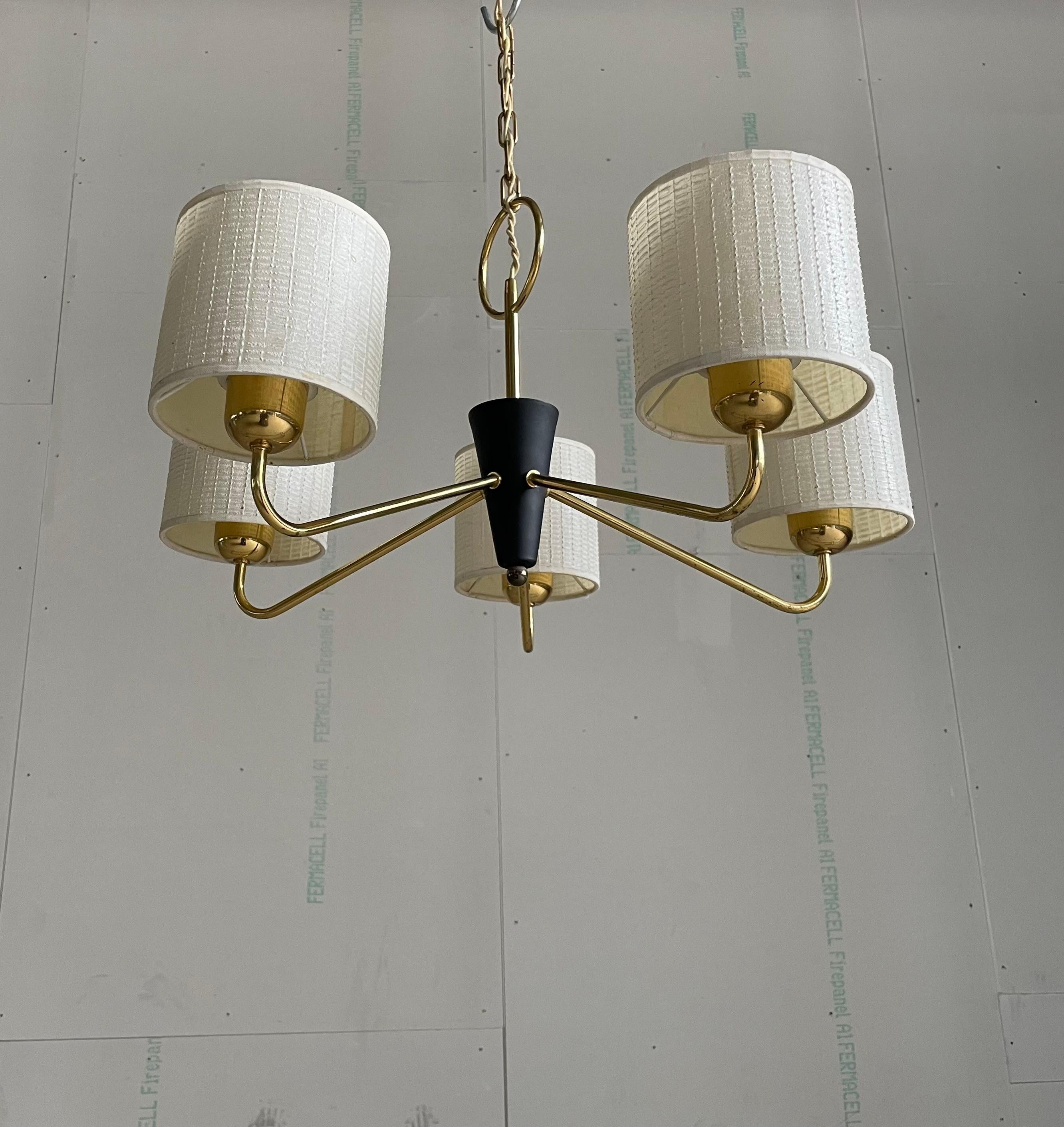 Lampada da soffitto in ottone a 5 elementi del Mid Century in vendita 1
