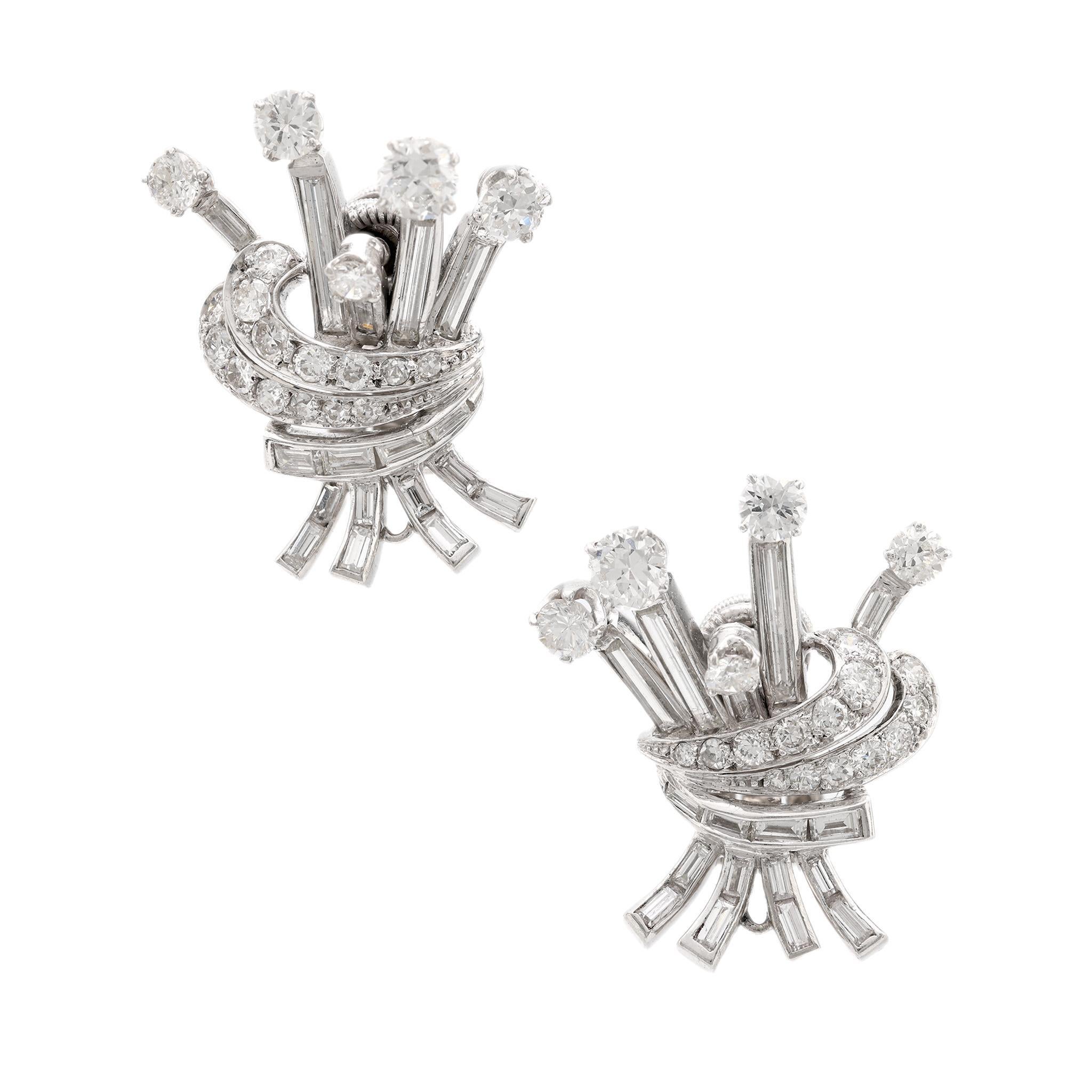 Moderno Orecchini in platino con diamante di 5 carati di peso totale del Mid Century in vendita