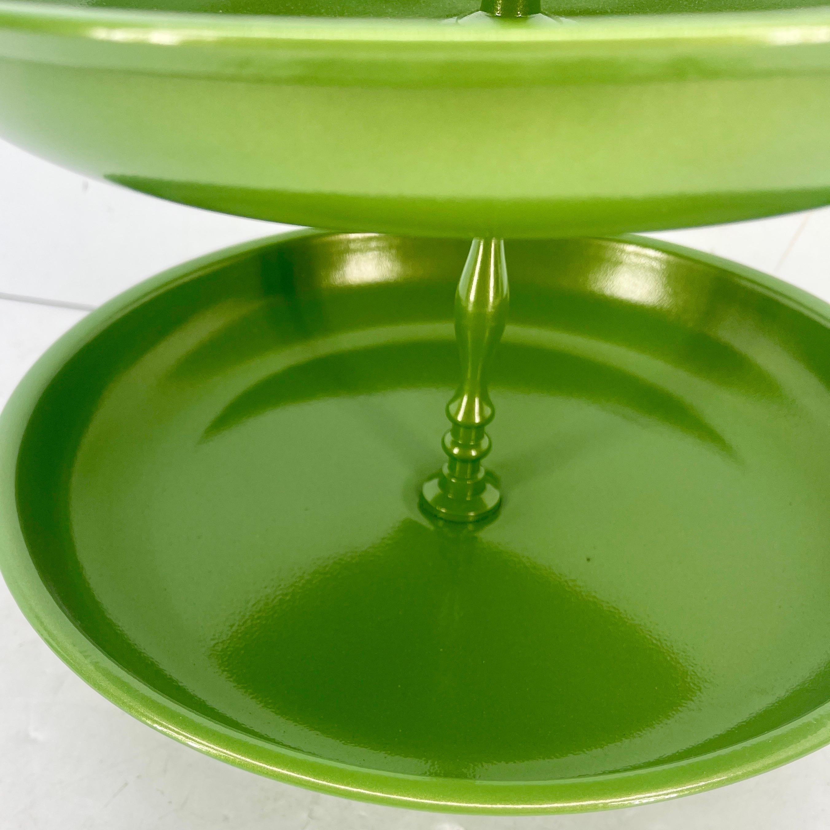 Vassoio centrotavola con piedistallo verde a 5 livelli del Mid-Century in vendita 2