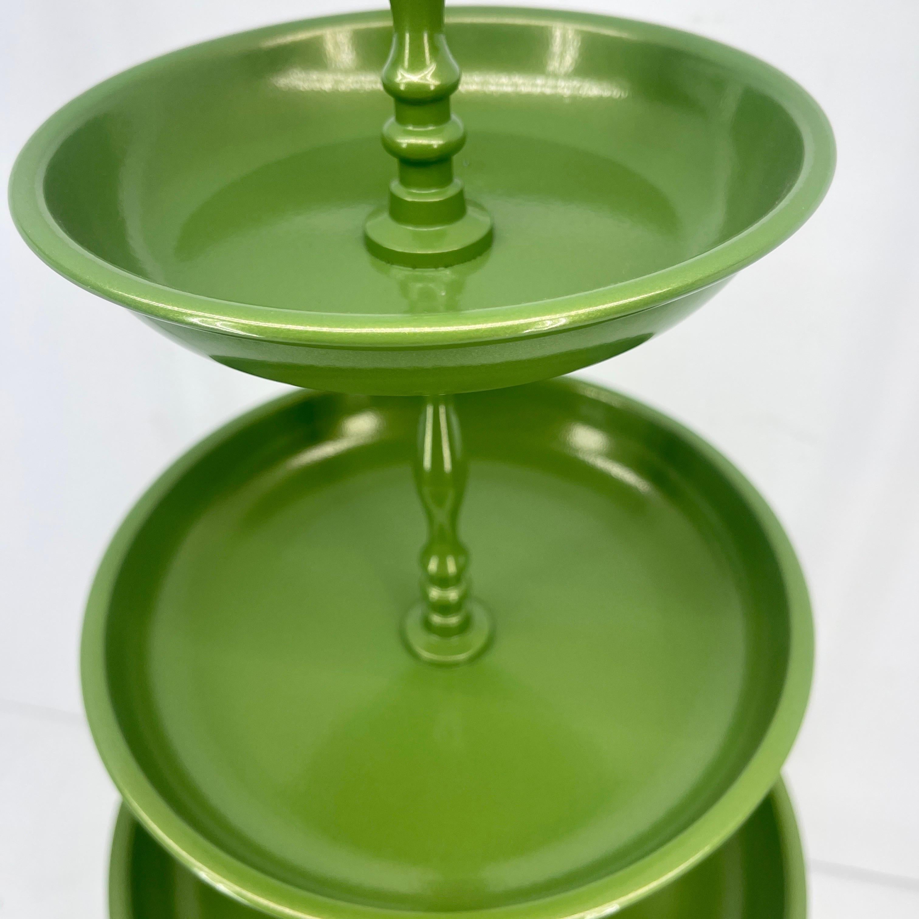 Mid-Century moderno Vassoio centrotavola con piedistallo verde a 5 livelli del Mid-Century in vendita