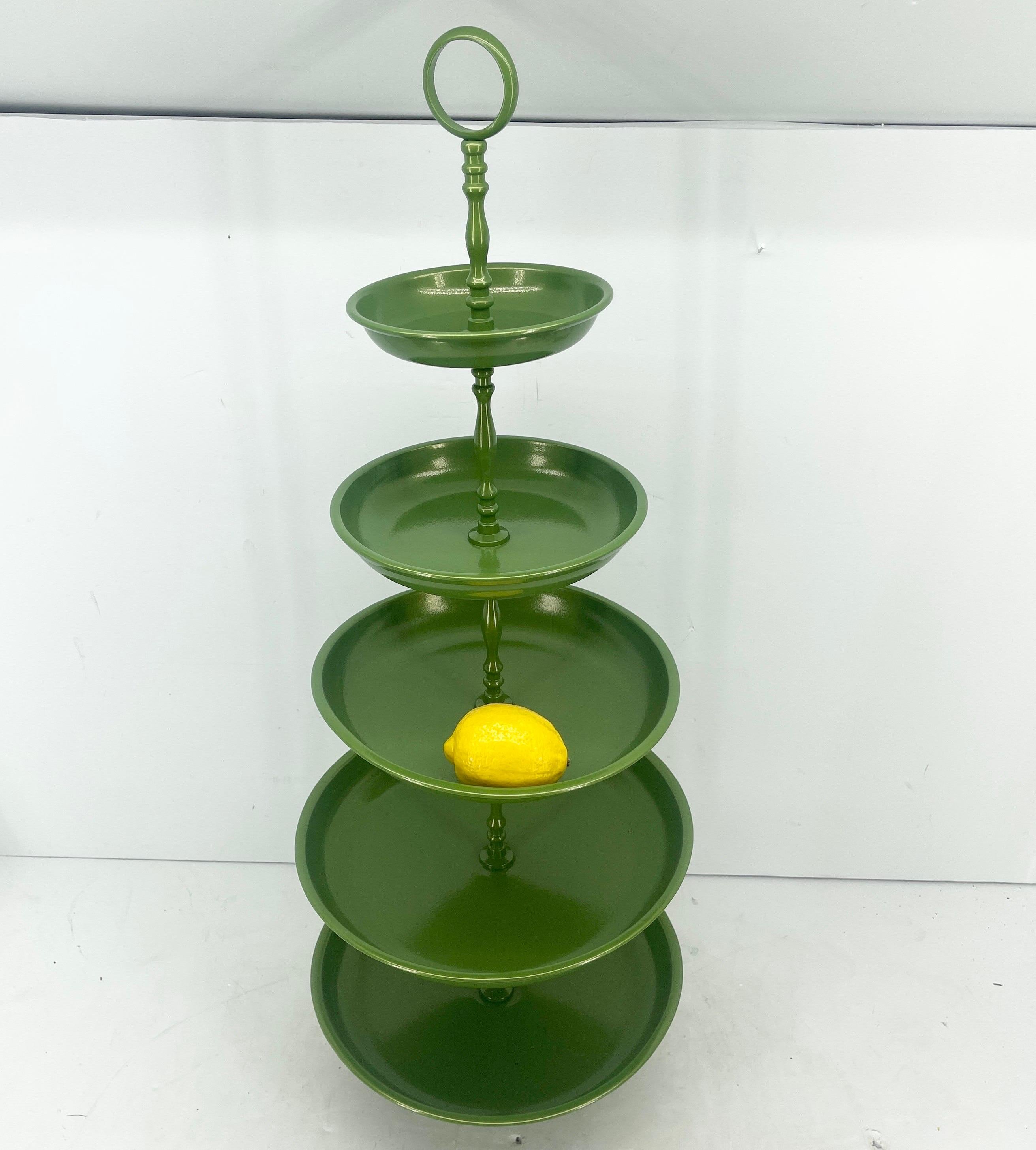 Inglese Vassoio centrotavola con piedistallo verde a 5 livelli del Mid-Century in vendita