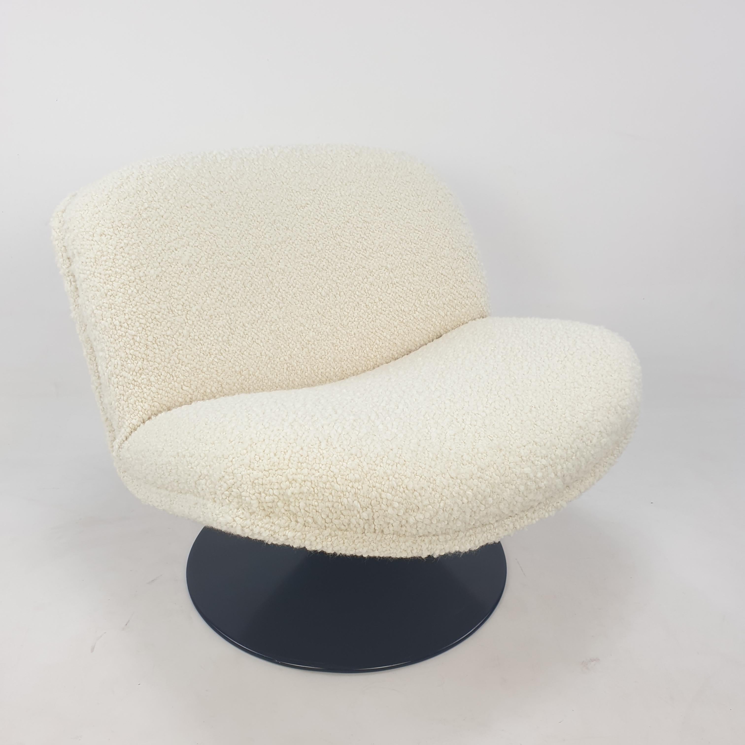 Very cute and comfortable lounge chair designed by Geoffrey Harcourt for Artifort. It has just been reupholstered with lovely and soft Italian bouclé wool fabric.