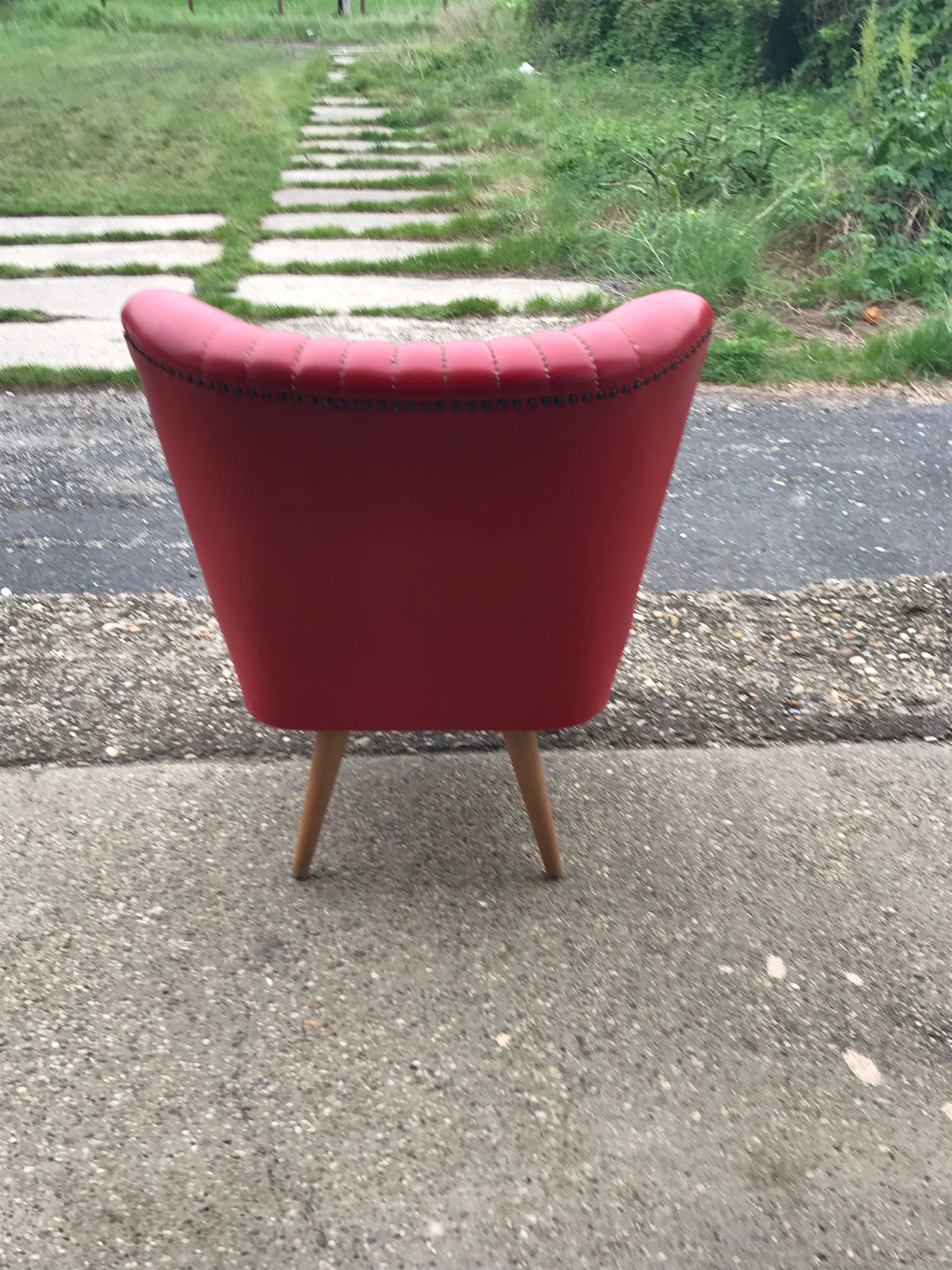 Original midcentury cocktail chair. The chair is in very good original condition, the original vinyl has very minimal signs of wear.