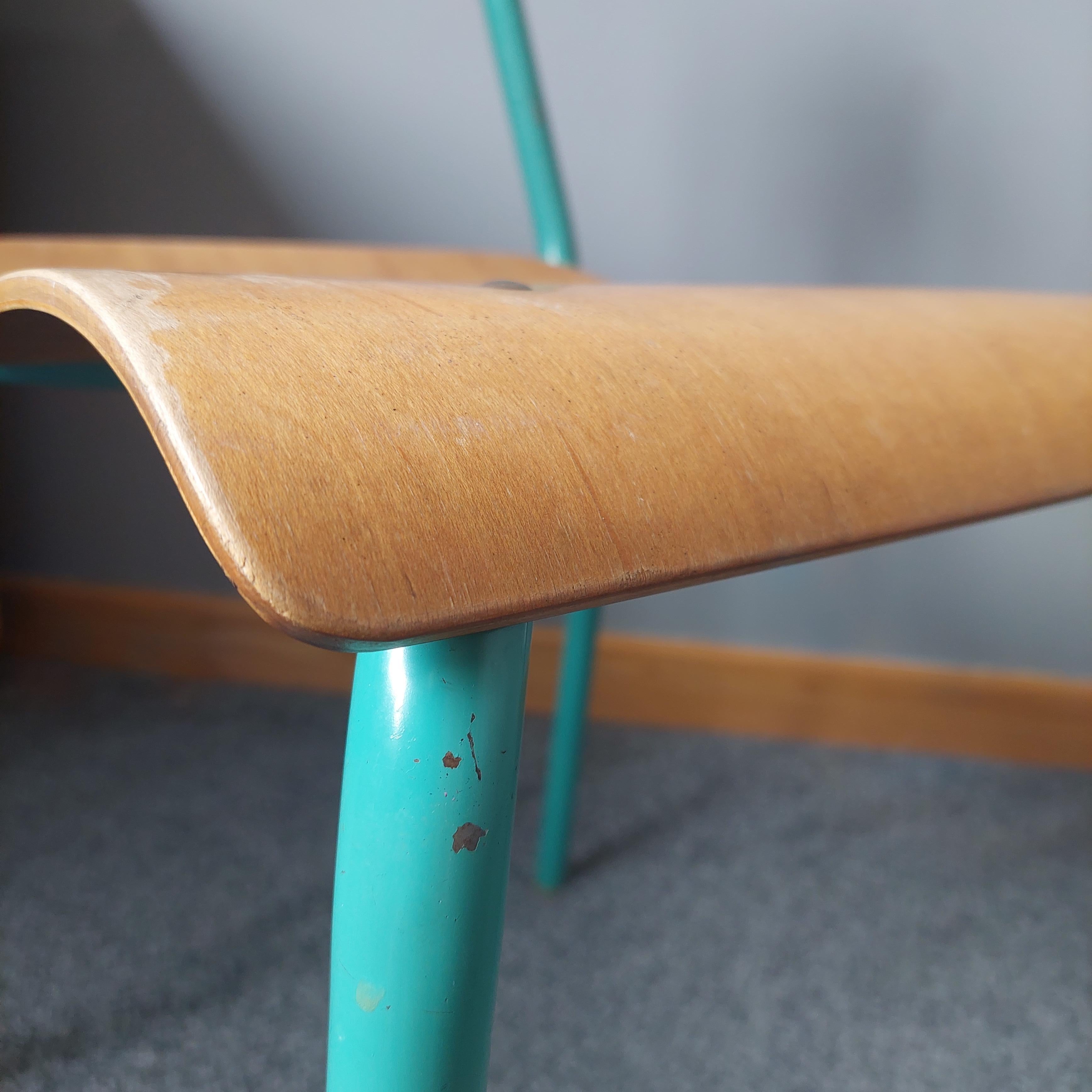 Industrieller Erwachsenen-Stuhl aus Metall und Sperrholz, Mid-Century 50er Jahre 2